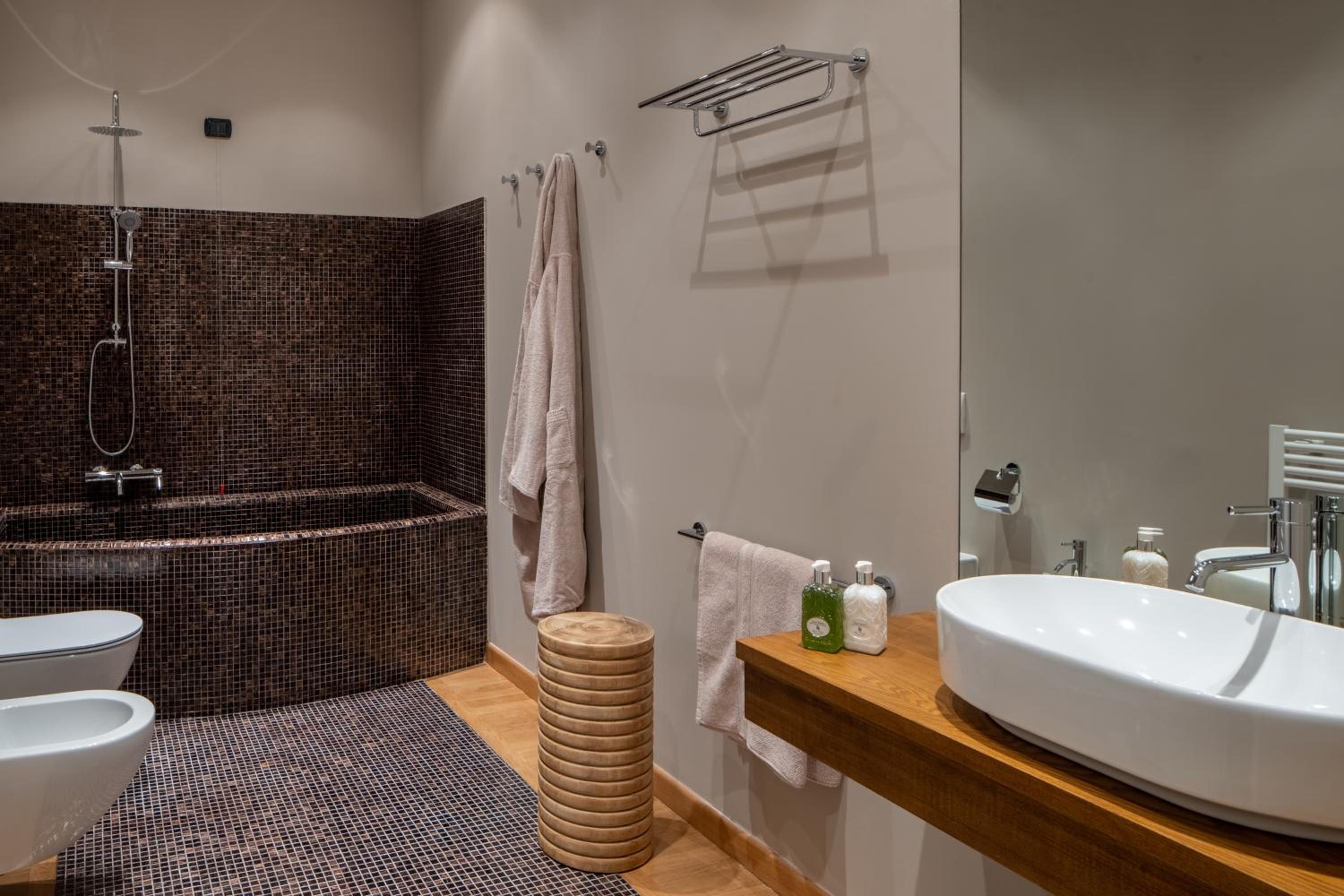 Suite - Photo 4
