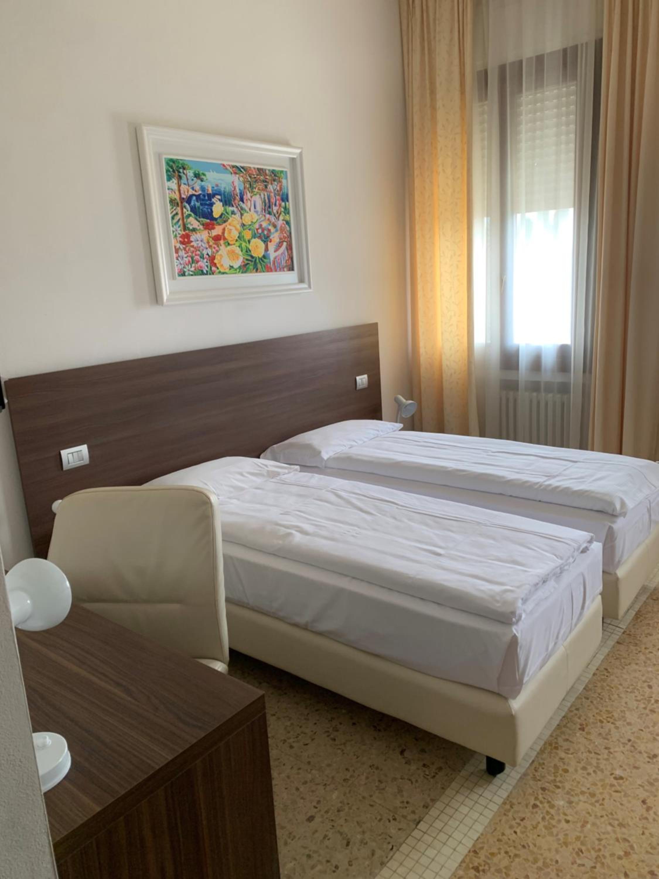 Twin Room - Photo 4
