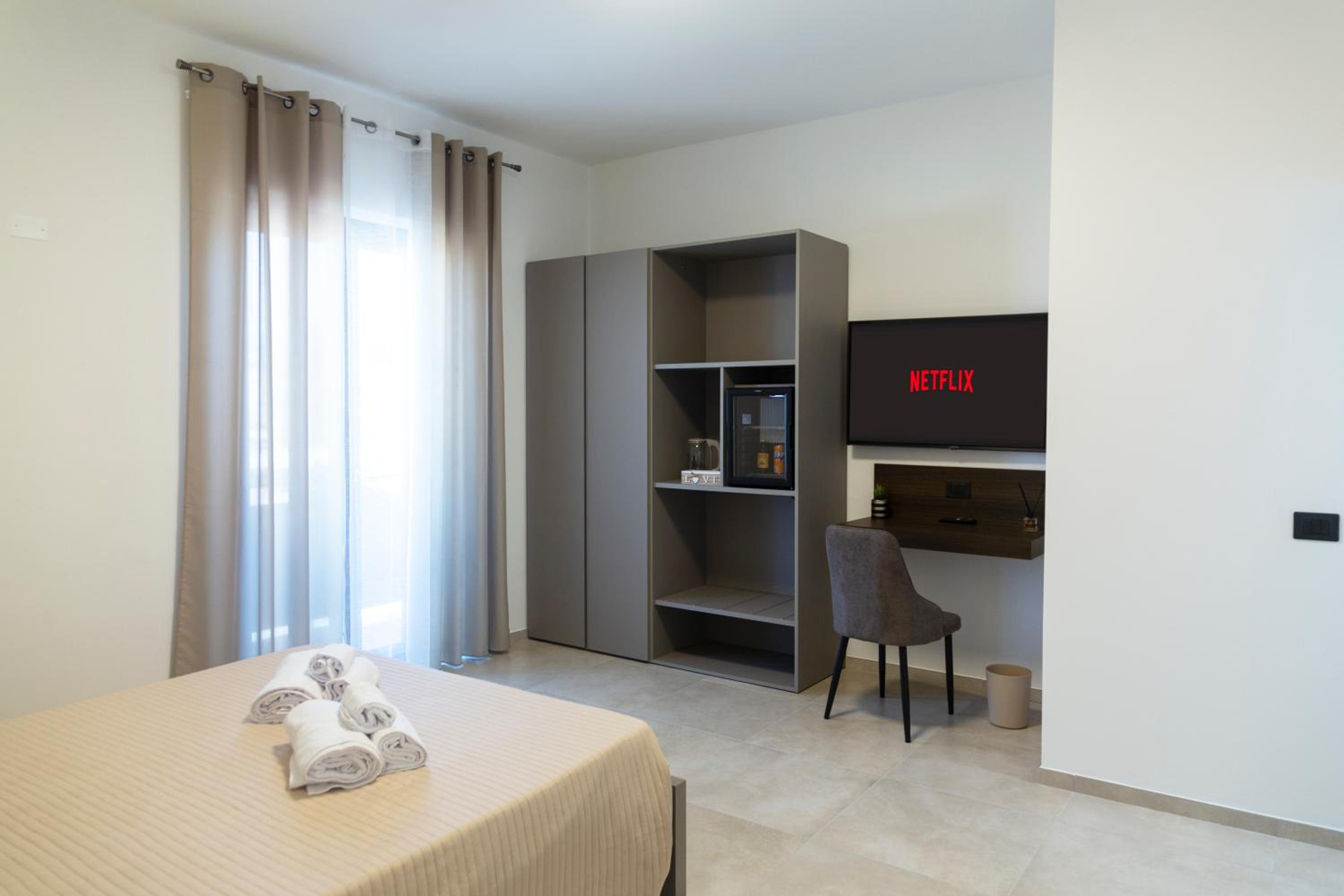 Deluxe Double Room with Balcony photo 1