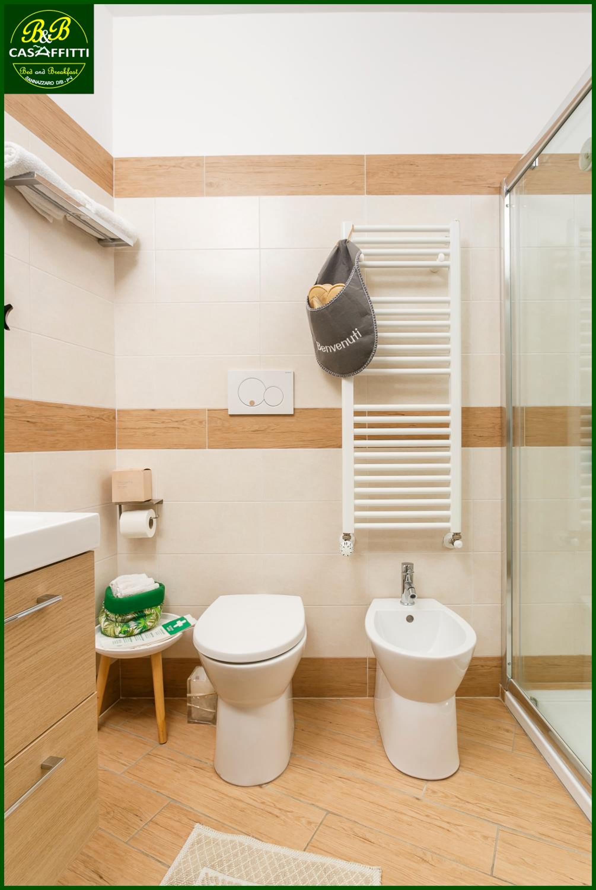 Quadruple Room with Private Bathroom photo 2