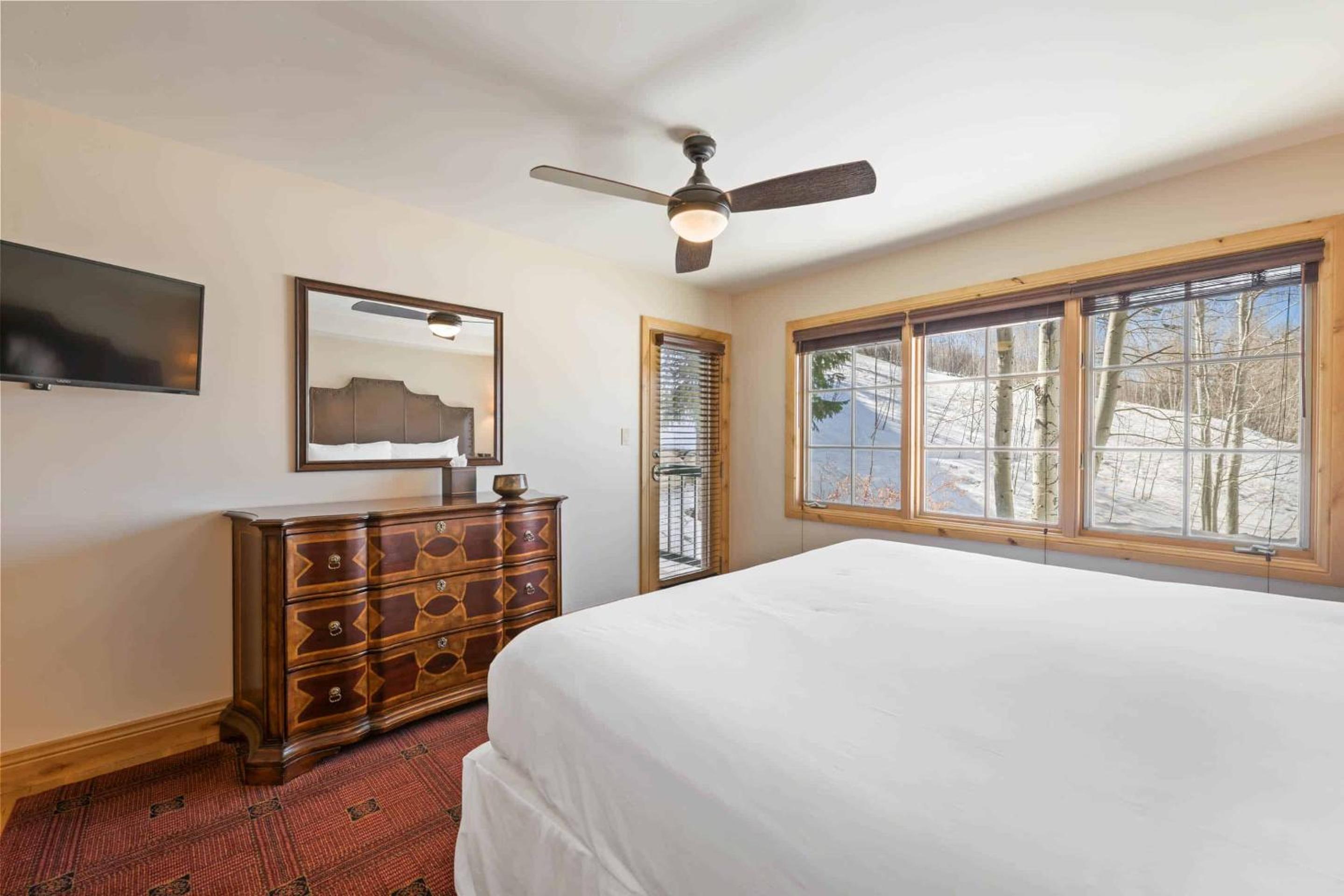 Two-Bedroom Apartment with Balcony photo 3