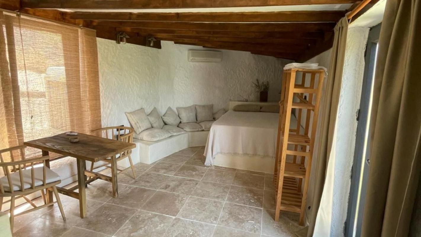 One-Bedroom House photo 2