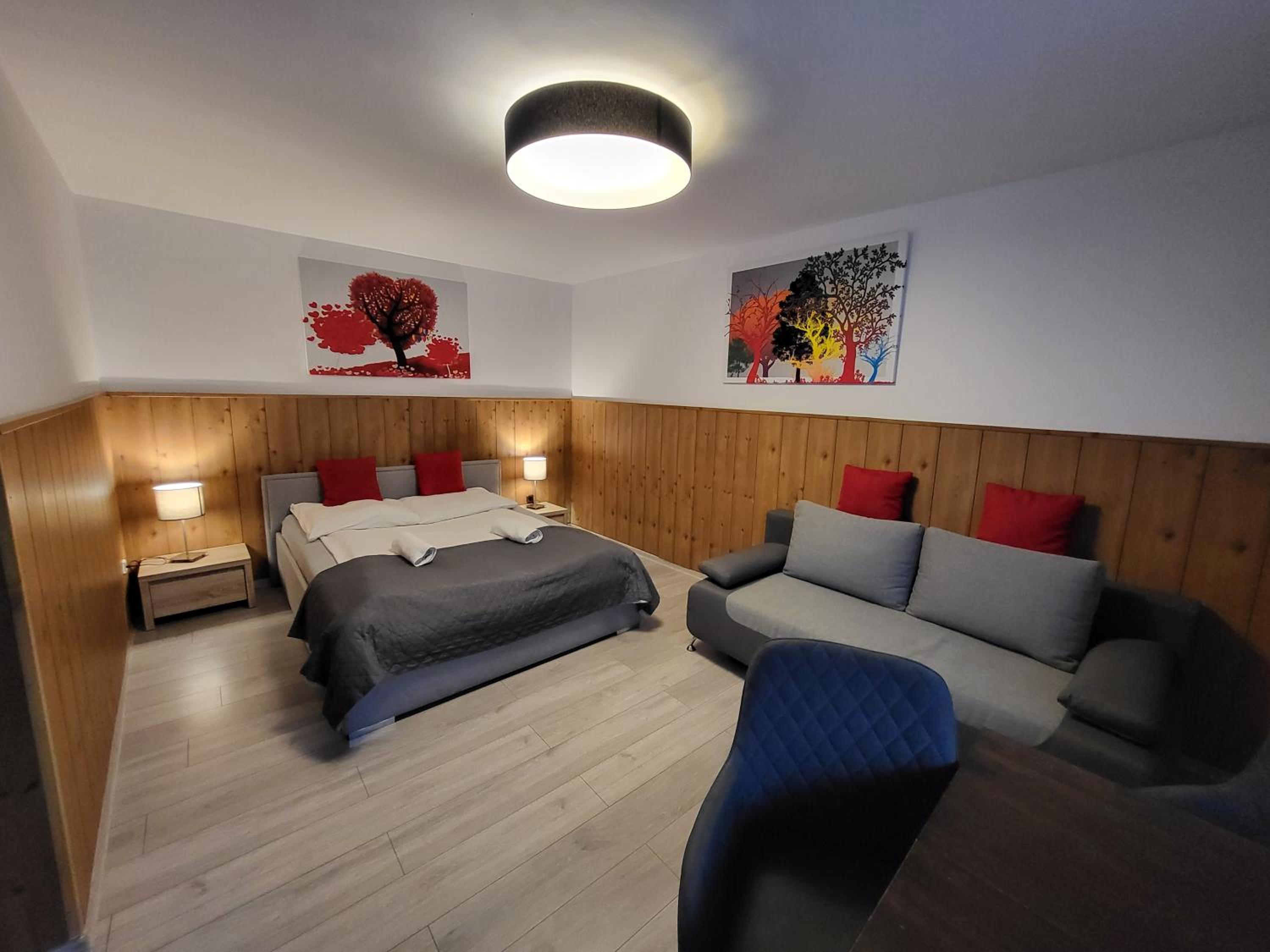 Family Room with Balcony photo 3
