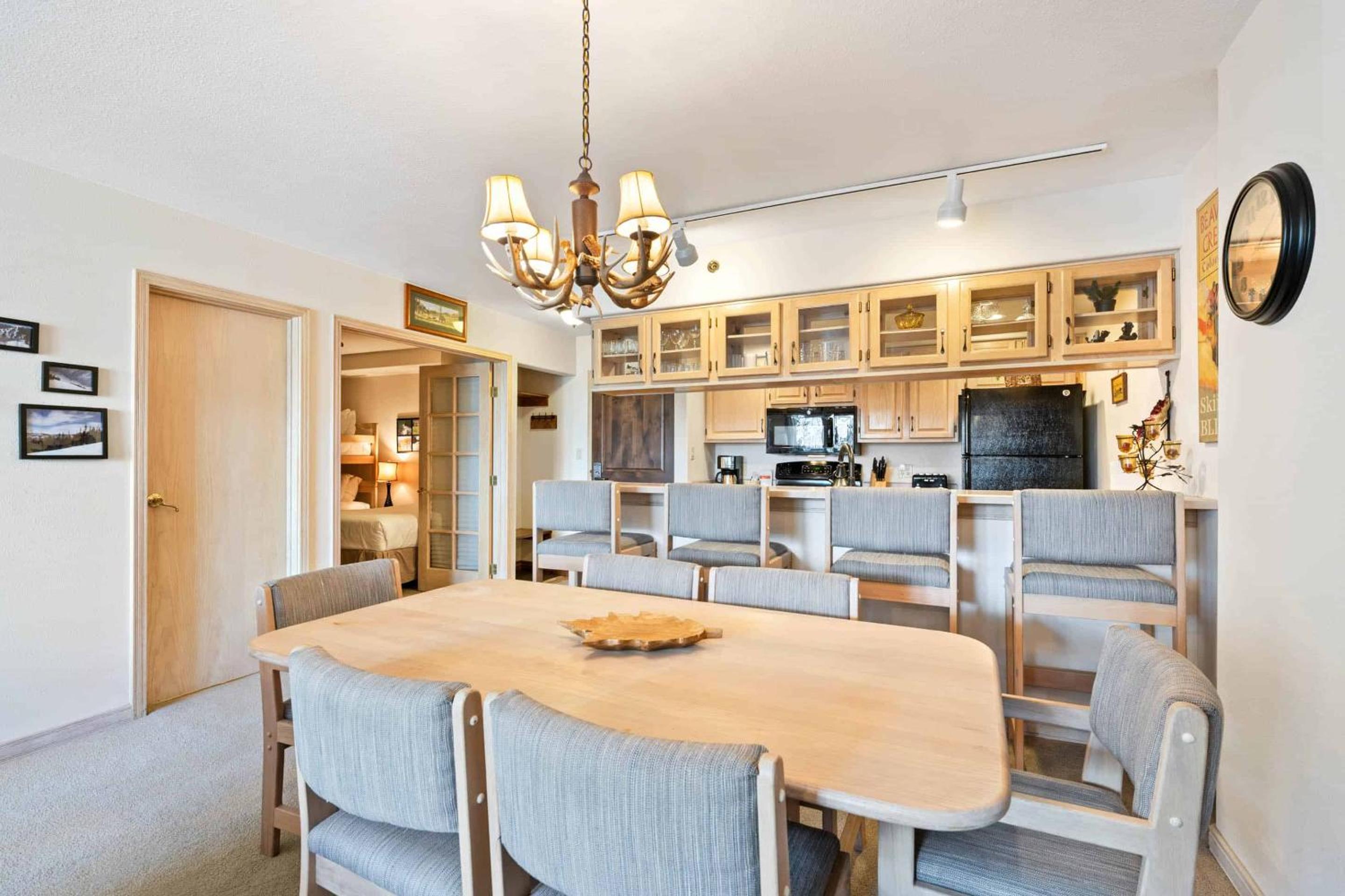 Two-Bedroom Apartment With Mountain View photo 2