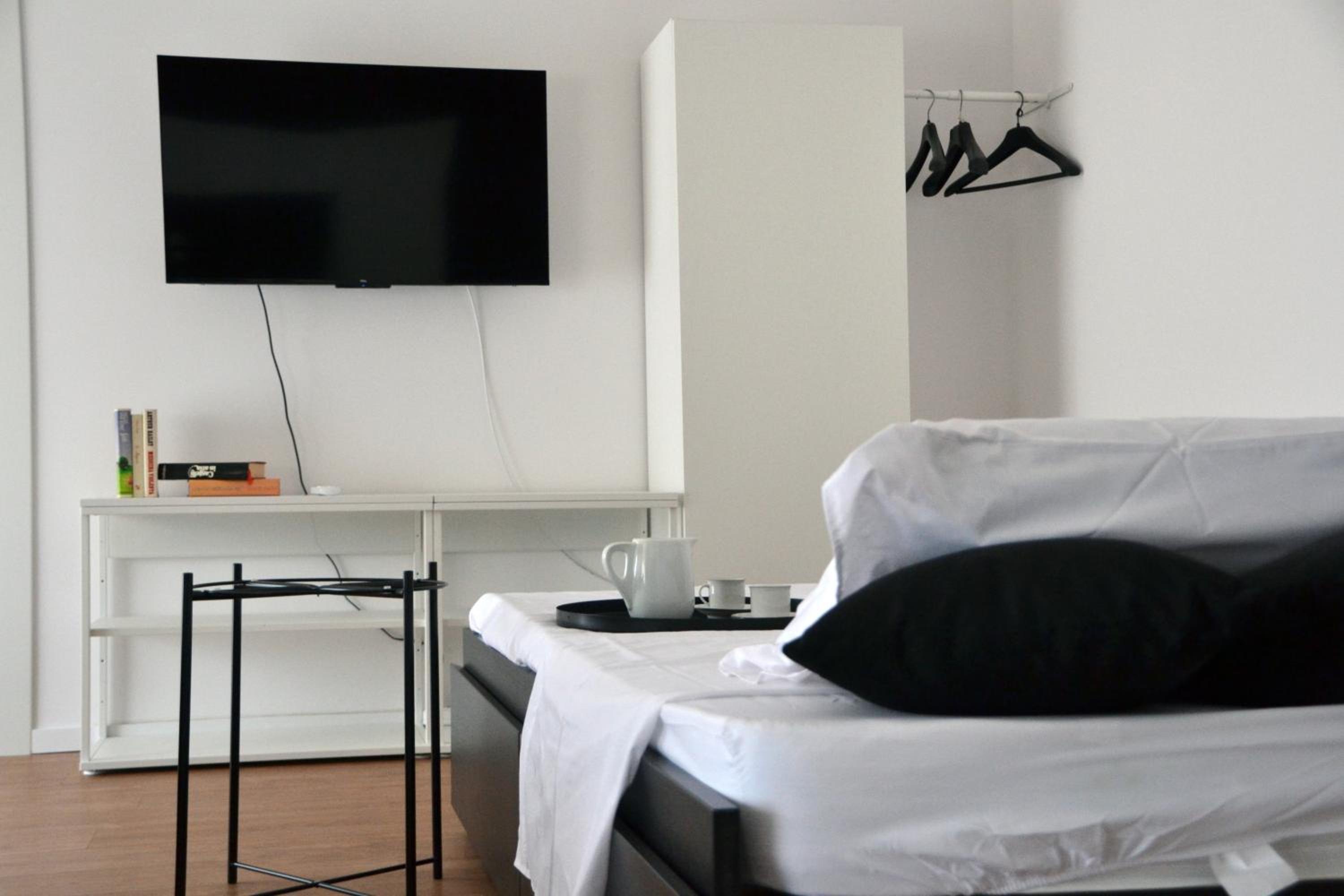 One-Bedroom Apartment photo 1