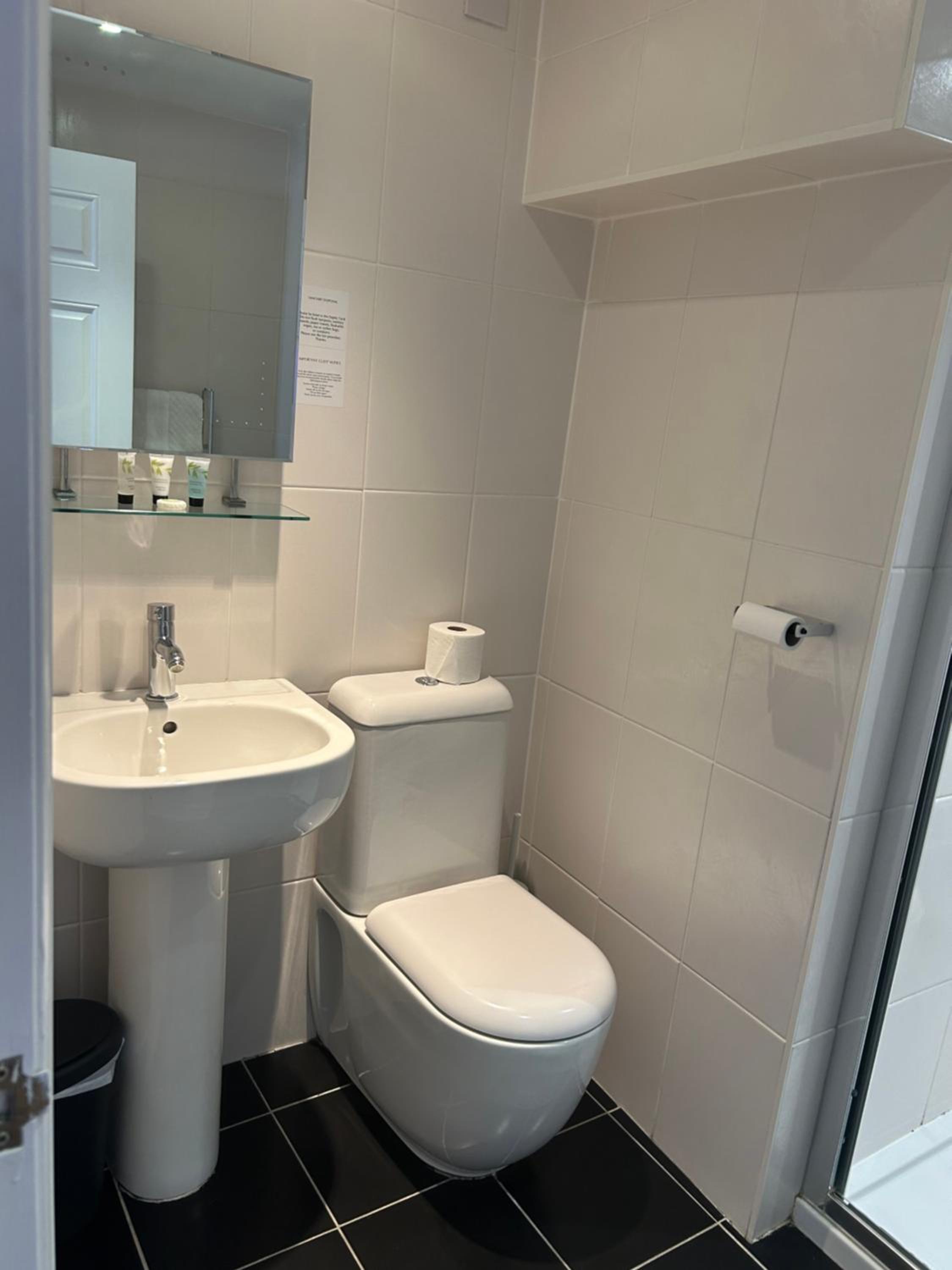 Deluxe Double Room With Bath photo 2