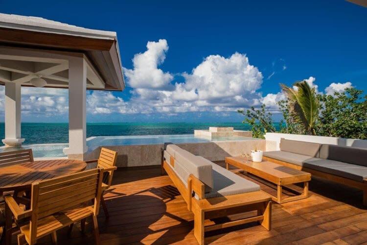 Villa photo 2