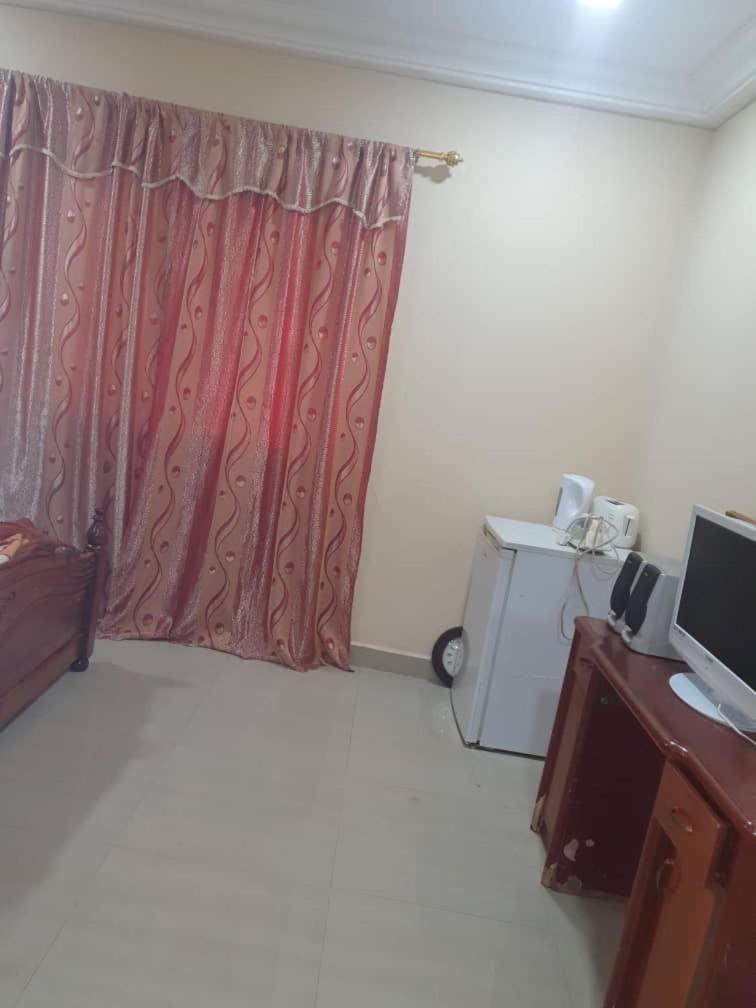 Double Room with Shared Bathroom photo 2