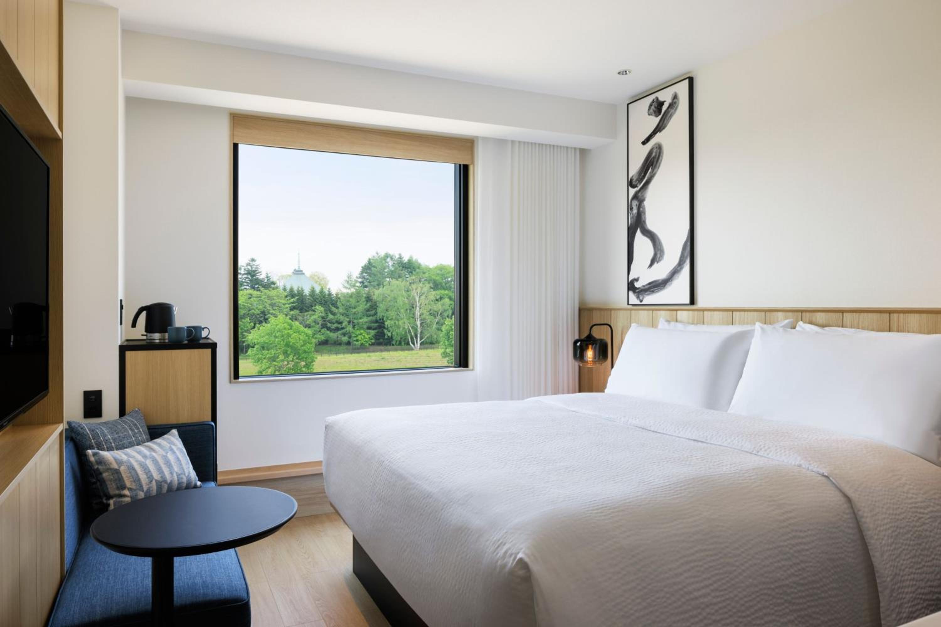 Standard King Room - Photo 10