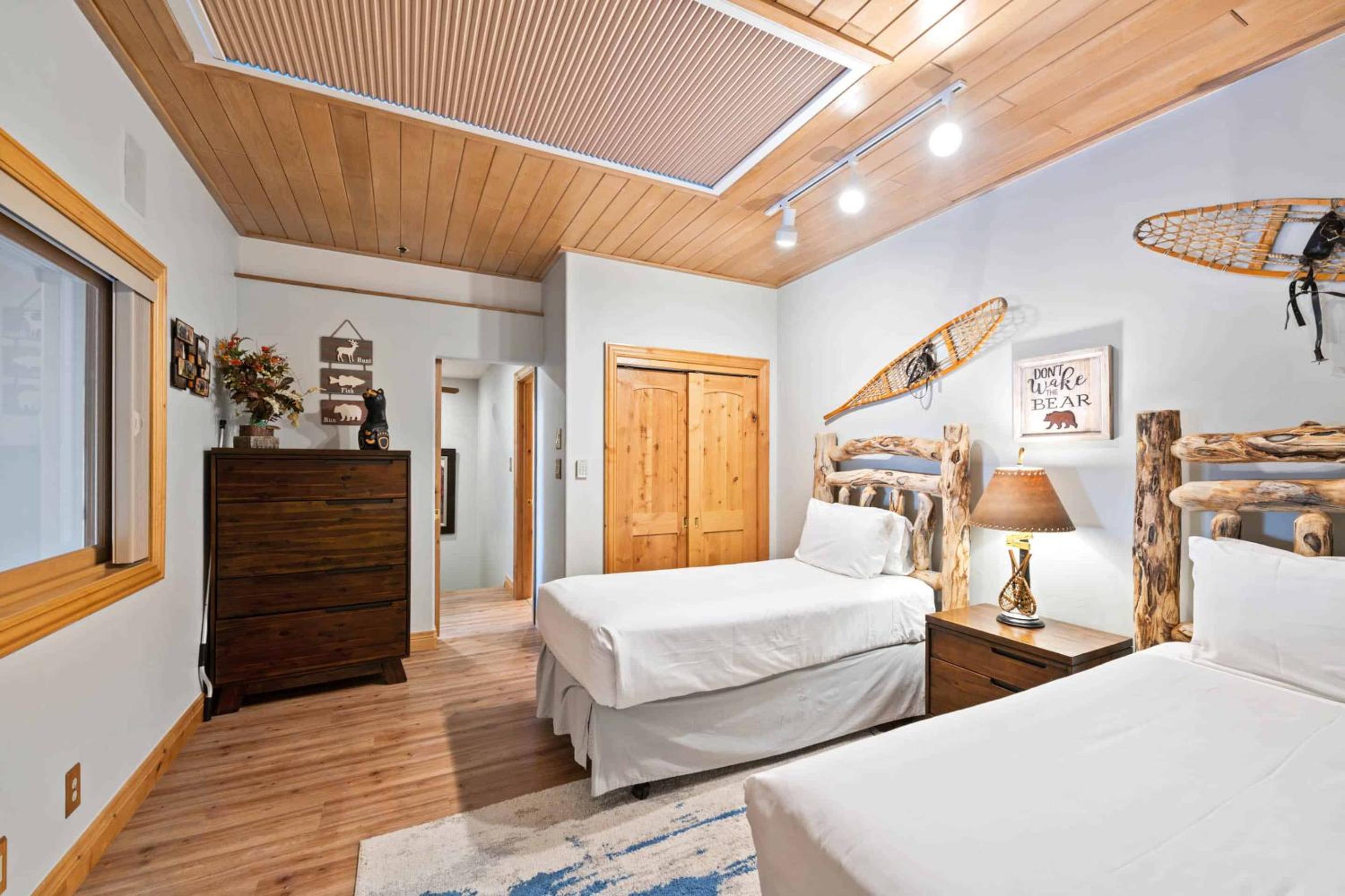 Three-Bedroom Apartment with Mountain View photo 1