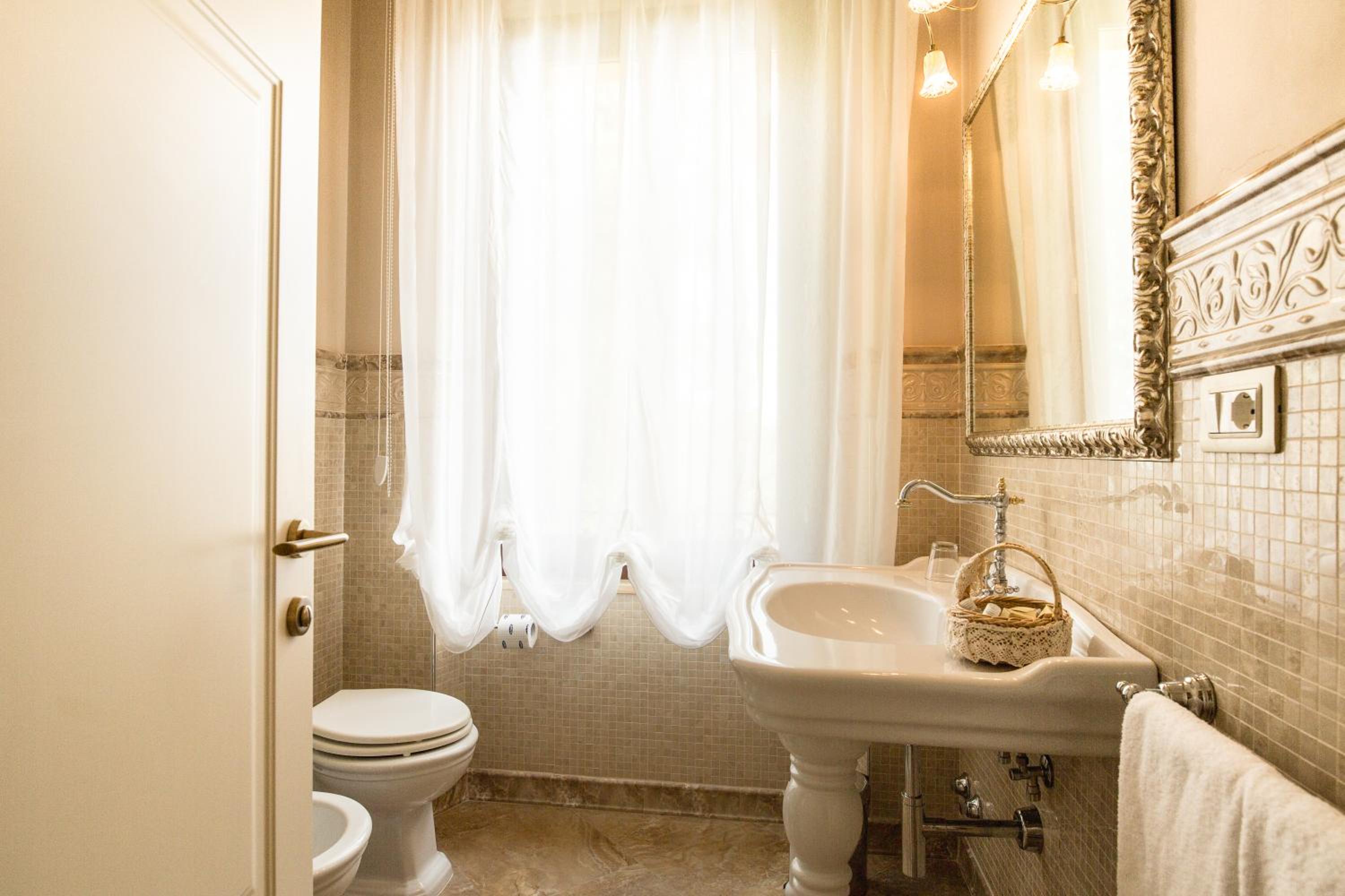 Double Room - Photo 4