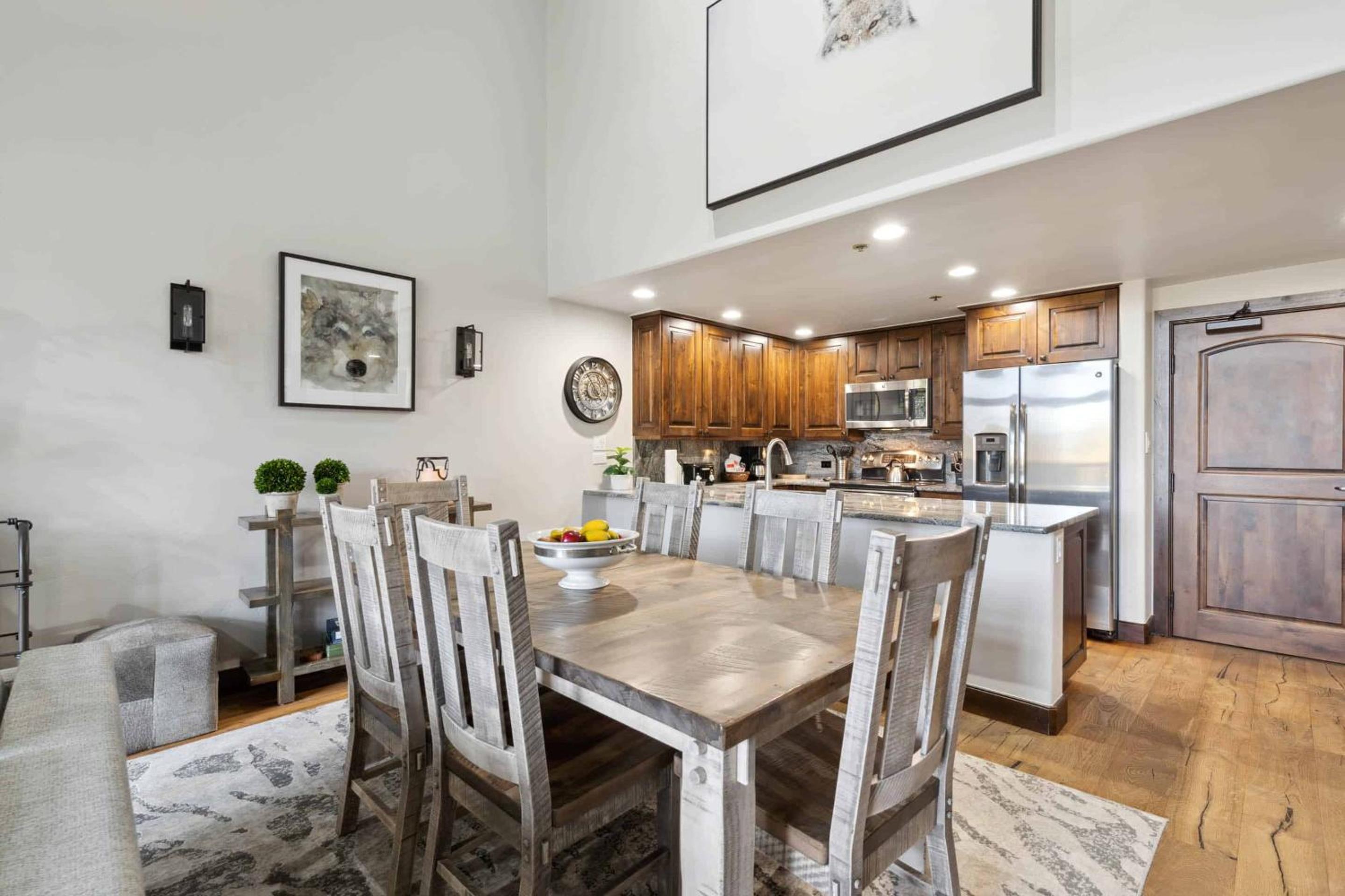 Three-Bedroom Apartment with Mountain View photo 3