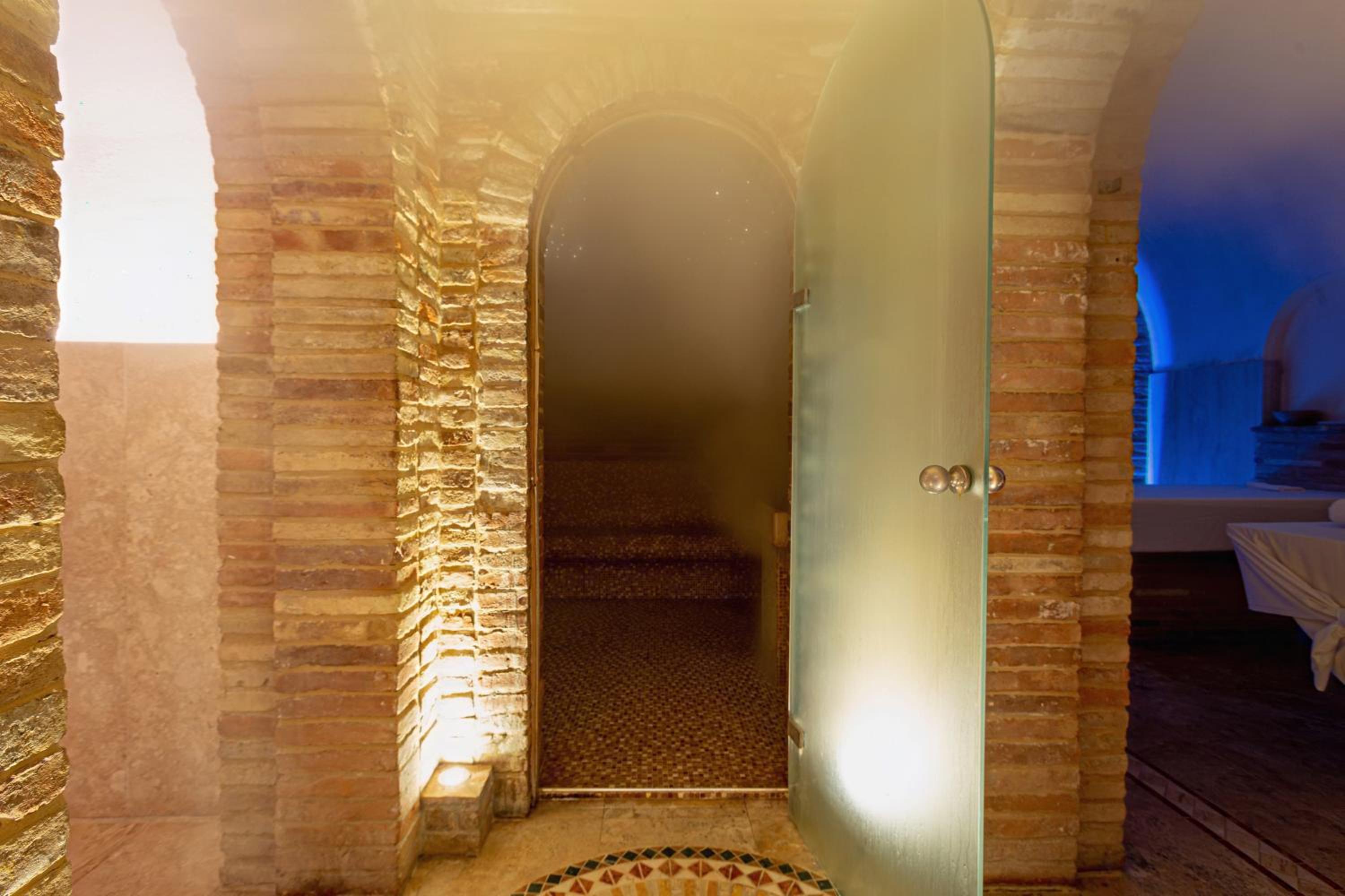 Double or Twin Room with Spa Access photo 2