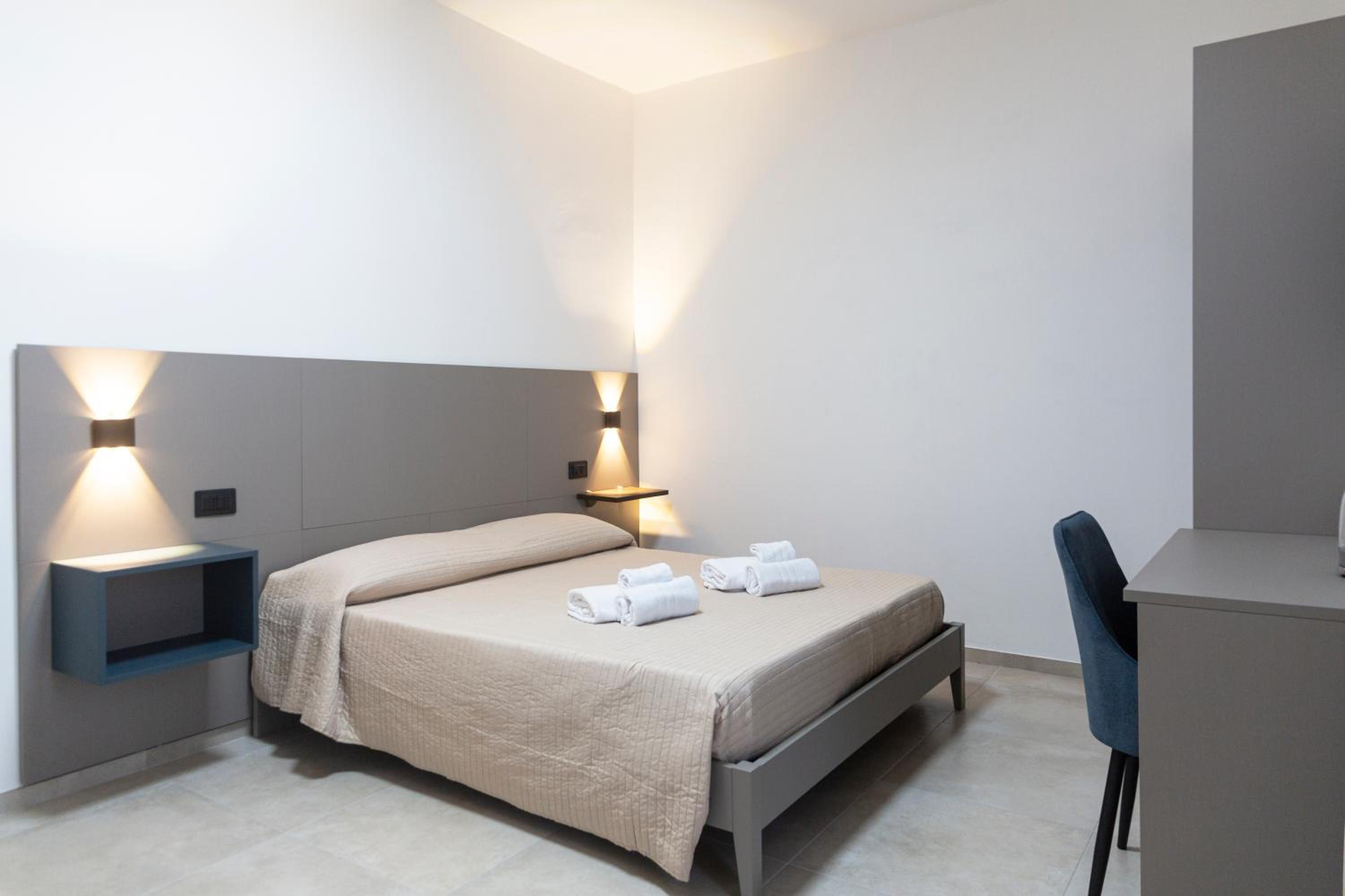 Deluxe Double Room with Extra Bed photo 2