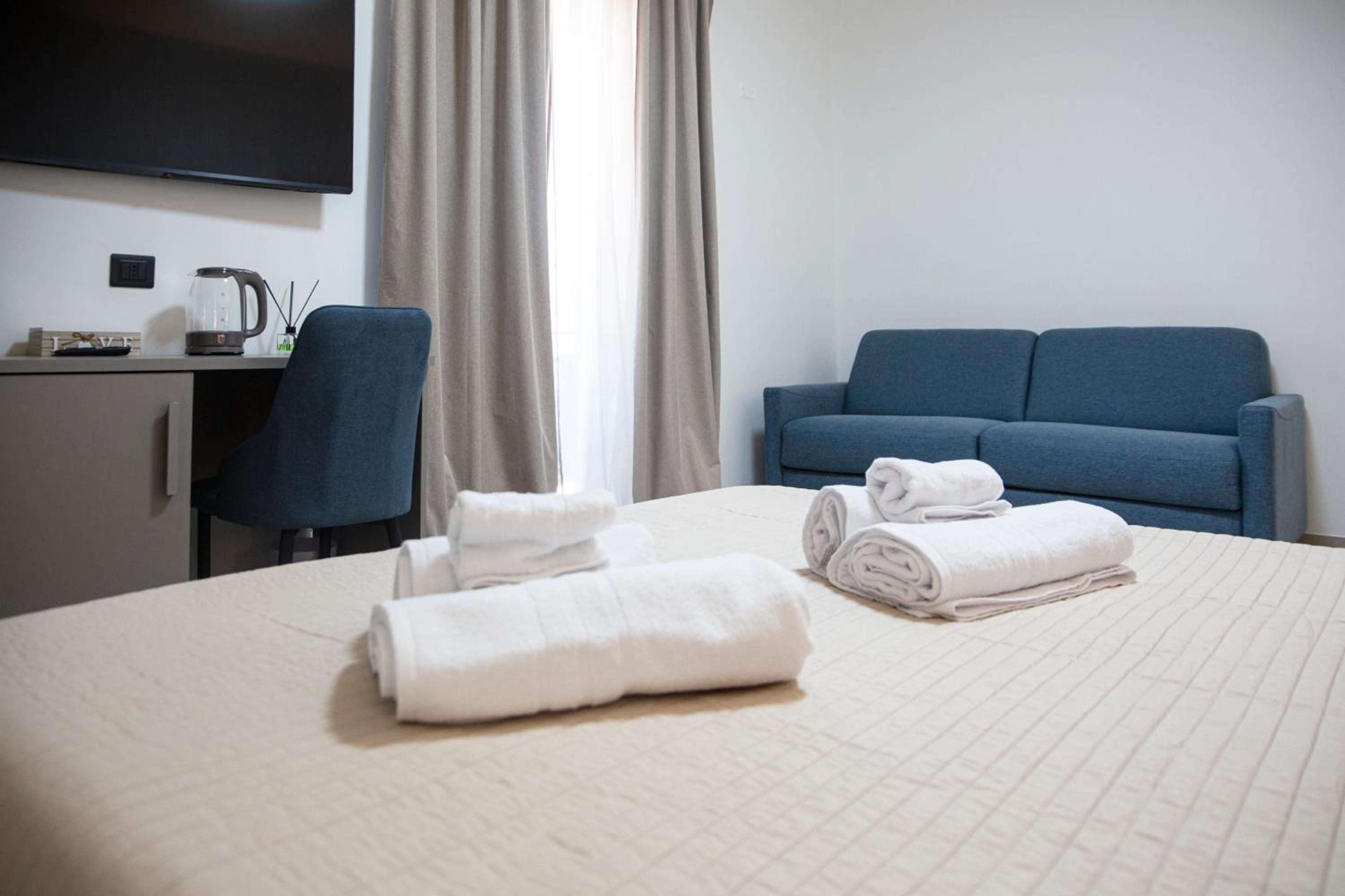 Deluxe Double Room with Extra Bed photo 1