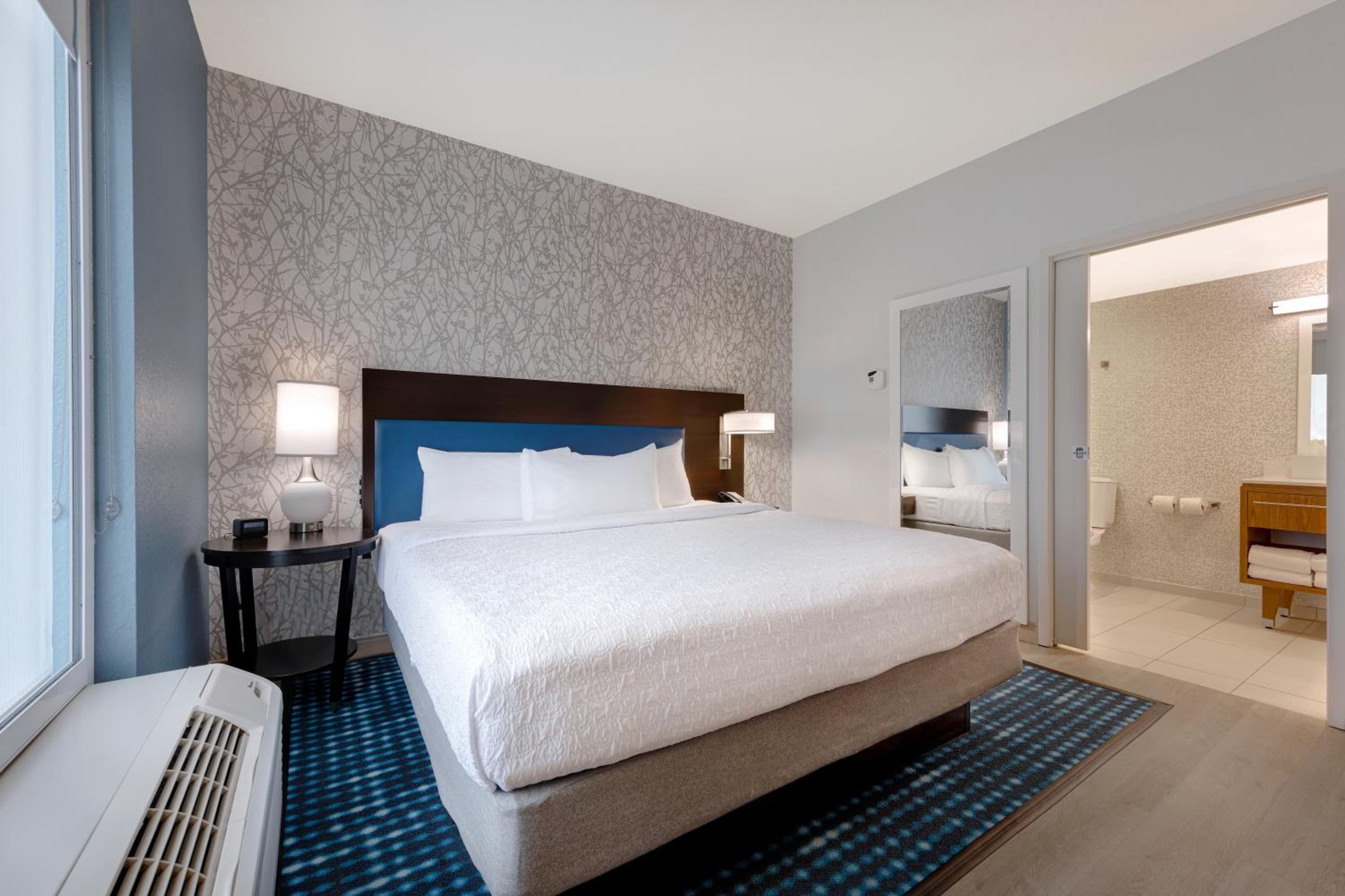 One-Bedroom King Suite - Photo 7