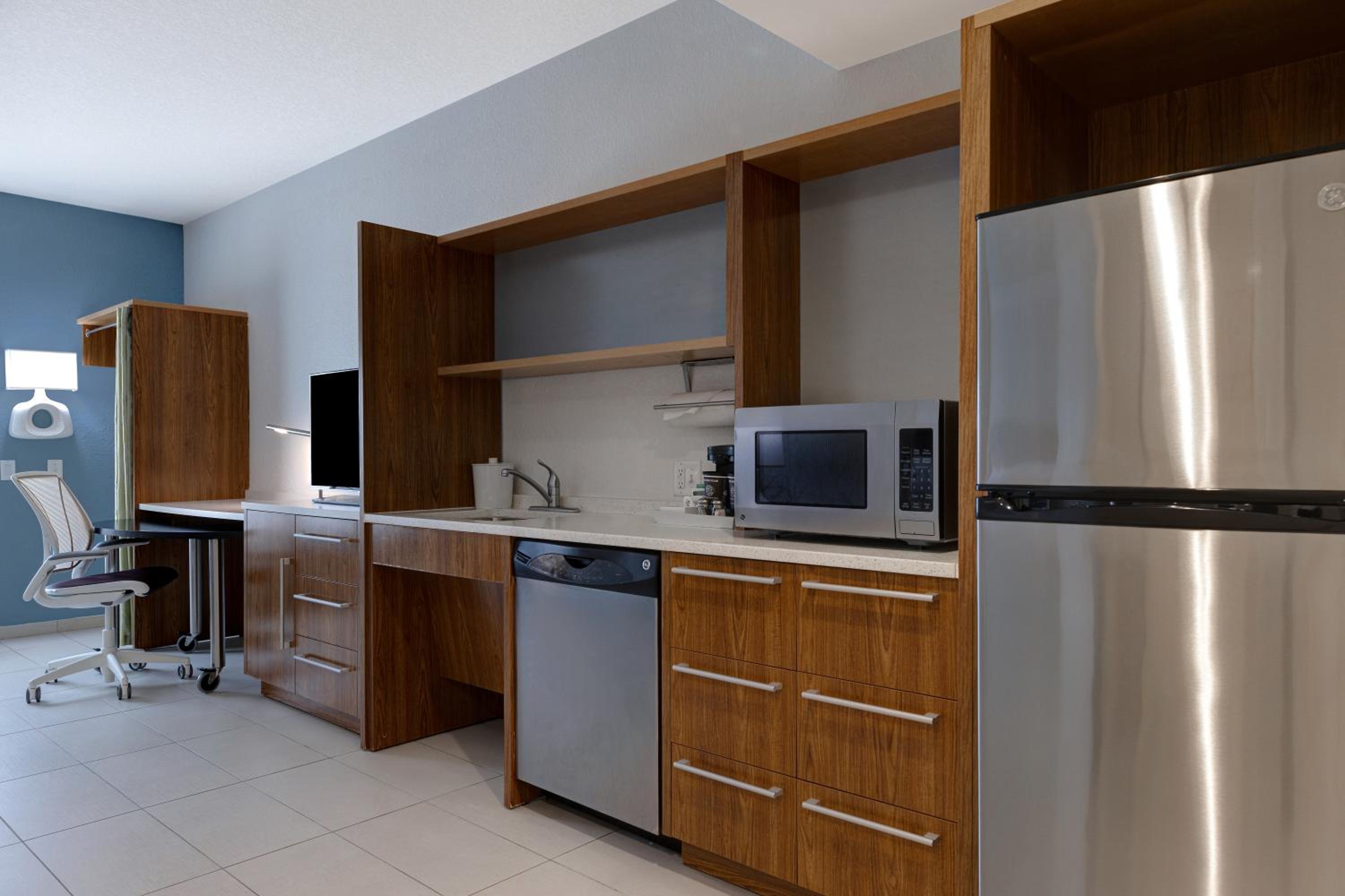 One-Bedroom King Suite - Photo 8