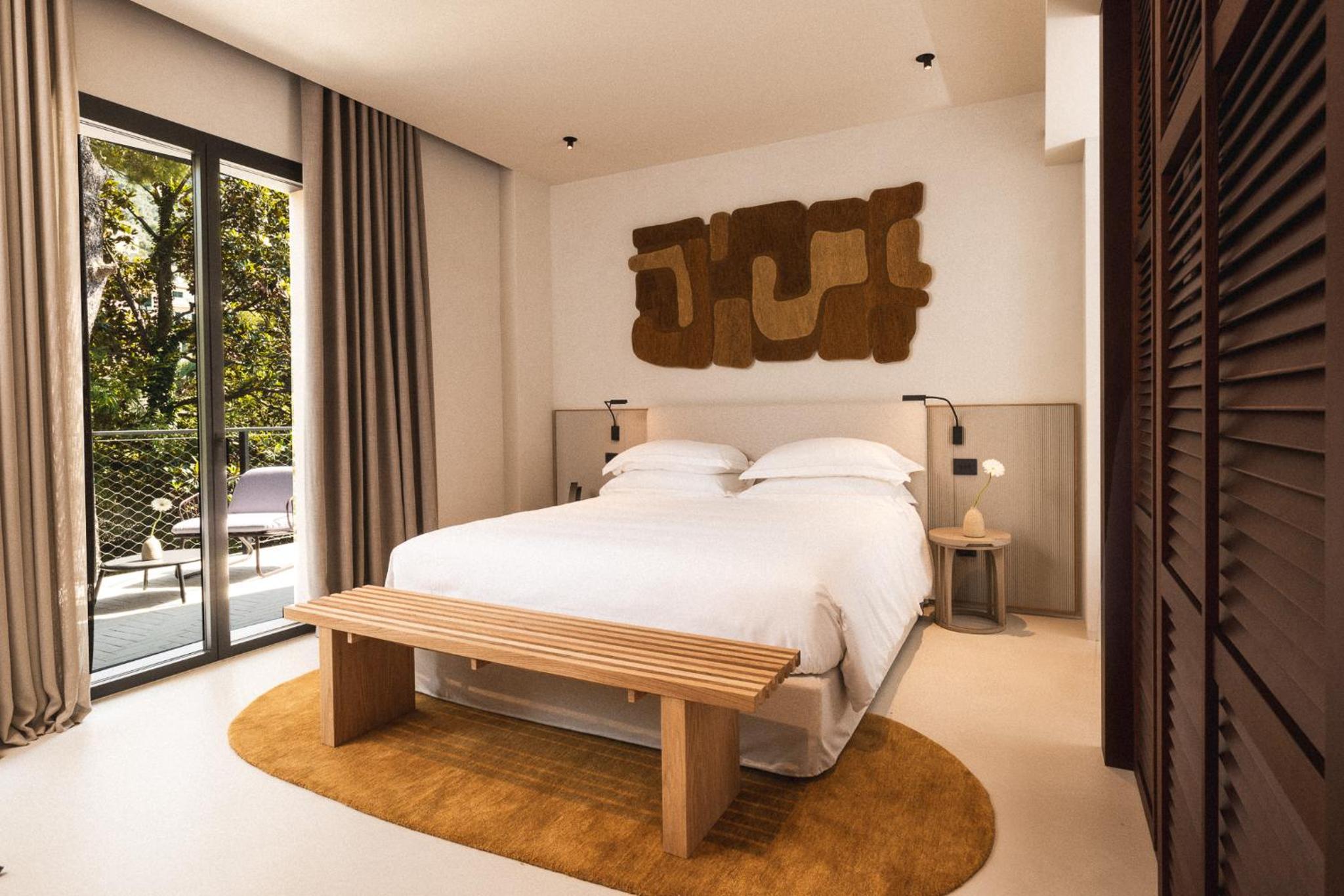Premium Double Room with Balcony - Photo 2