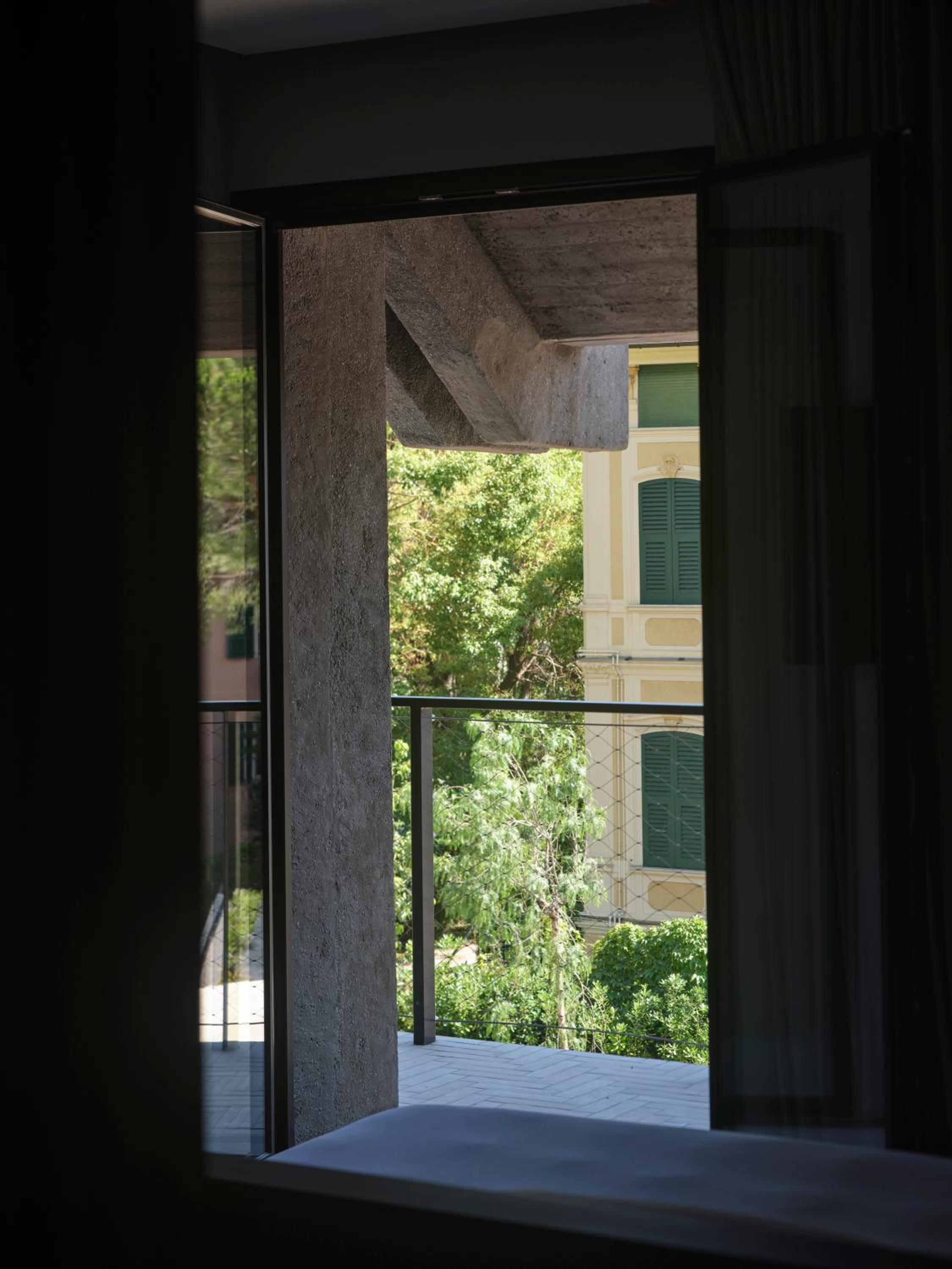 Premium Double Room with Balcony - Photo 7