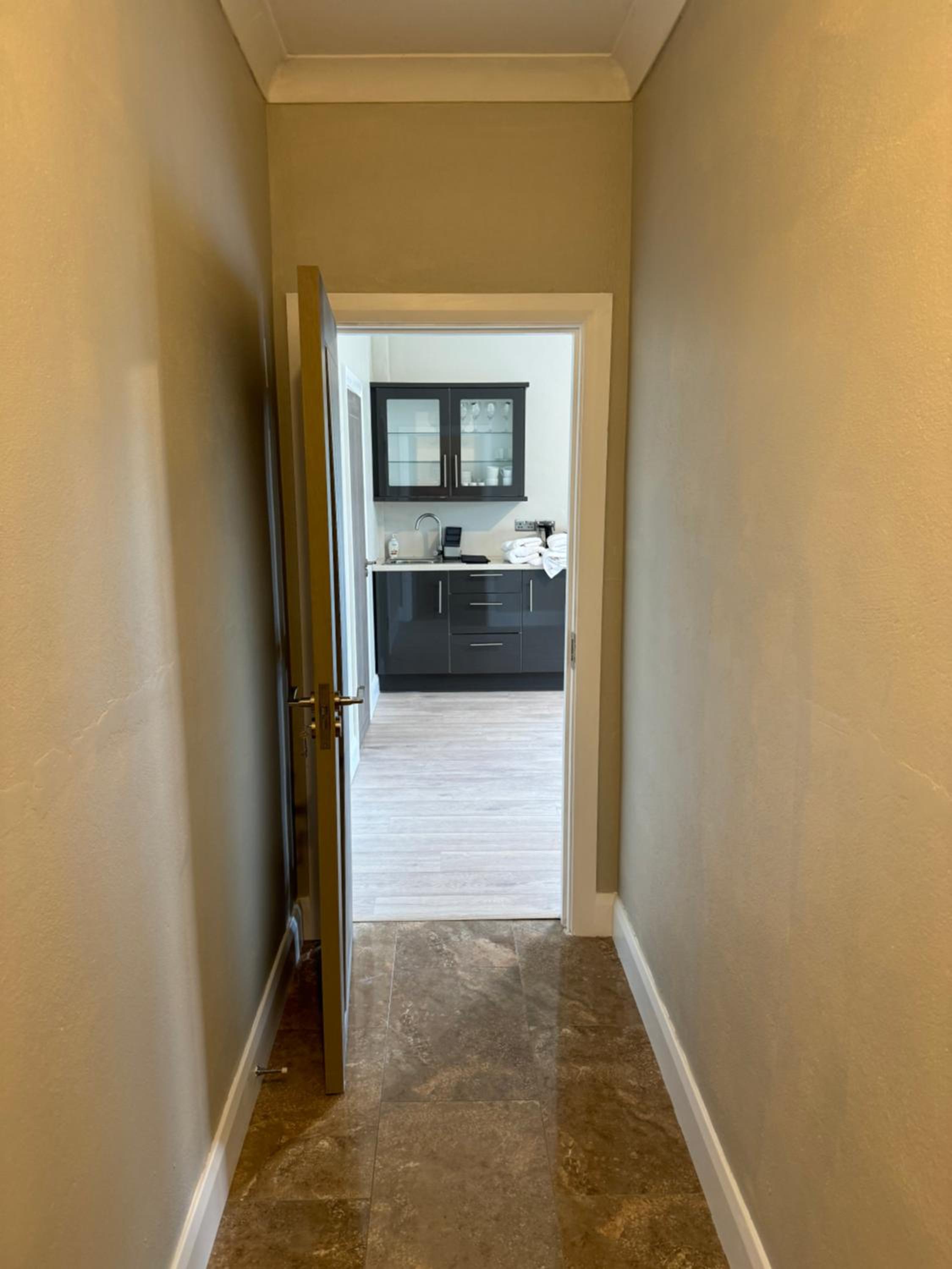 One-Bedroom Apartment photo 3