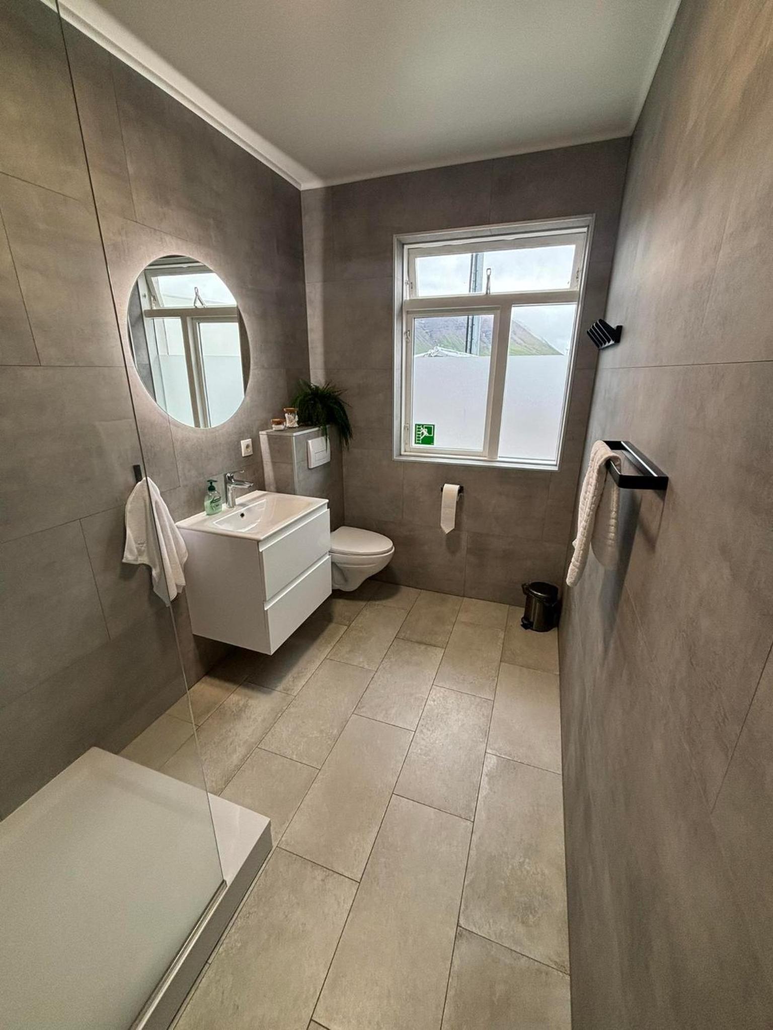 Double or Twin Room with Shared Bathroom photo 3