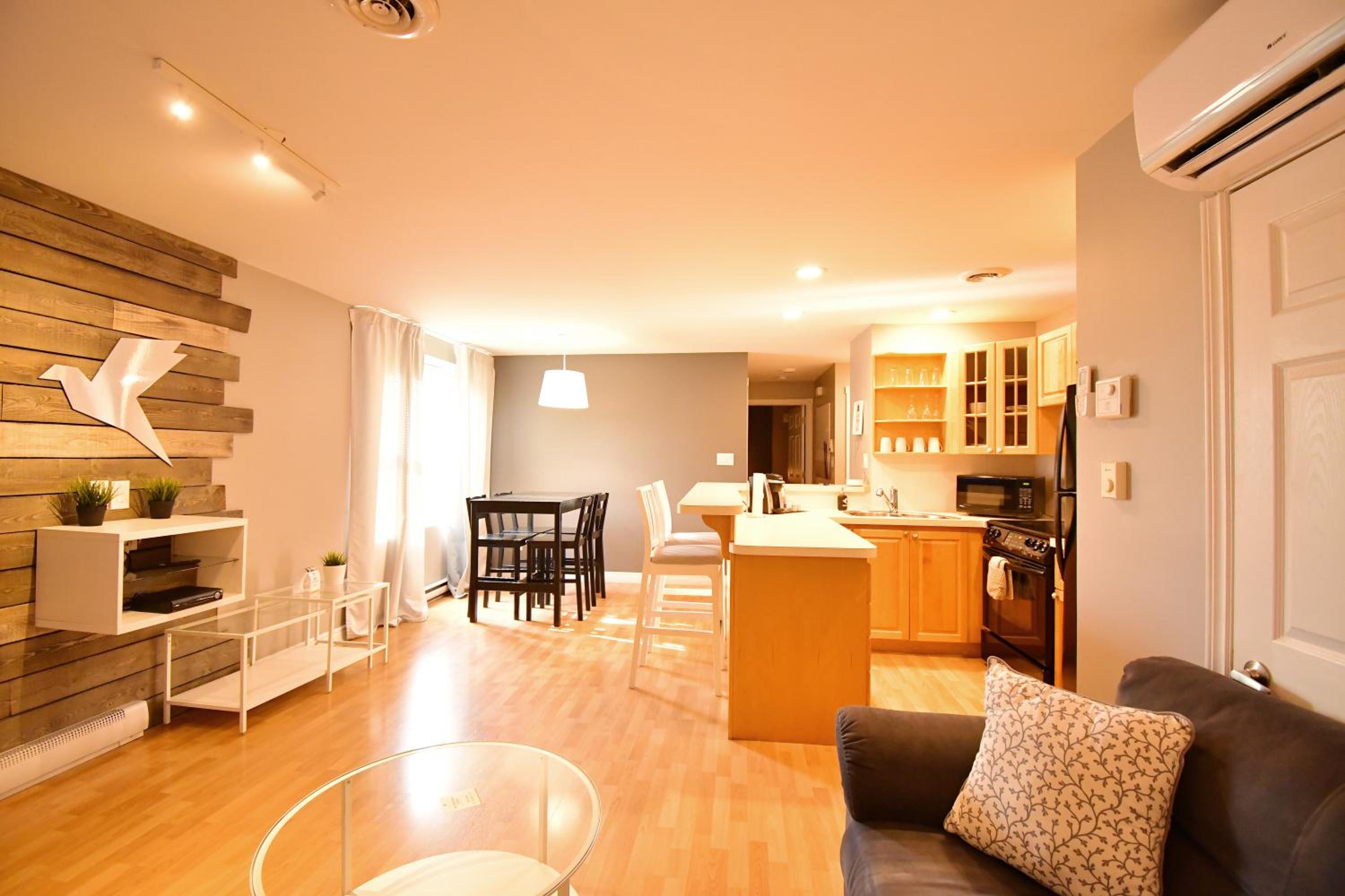 Two-Bedroom Suite - Lester photo 2