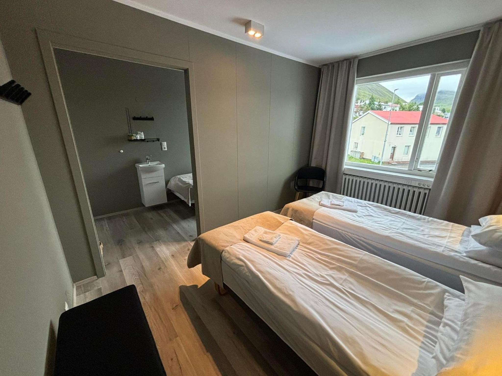 Triple Room with Shared Bathroom photo 2