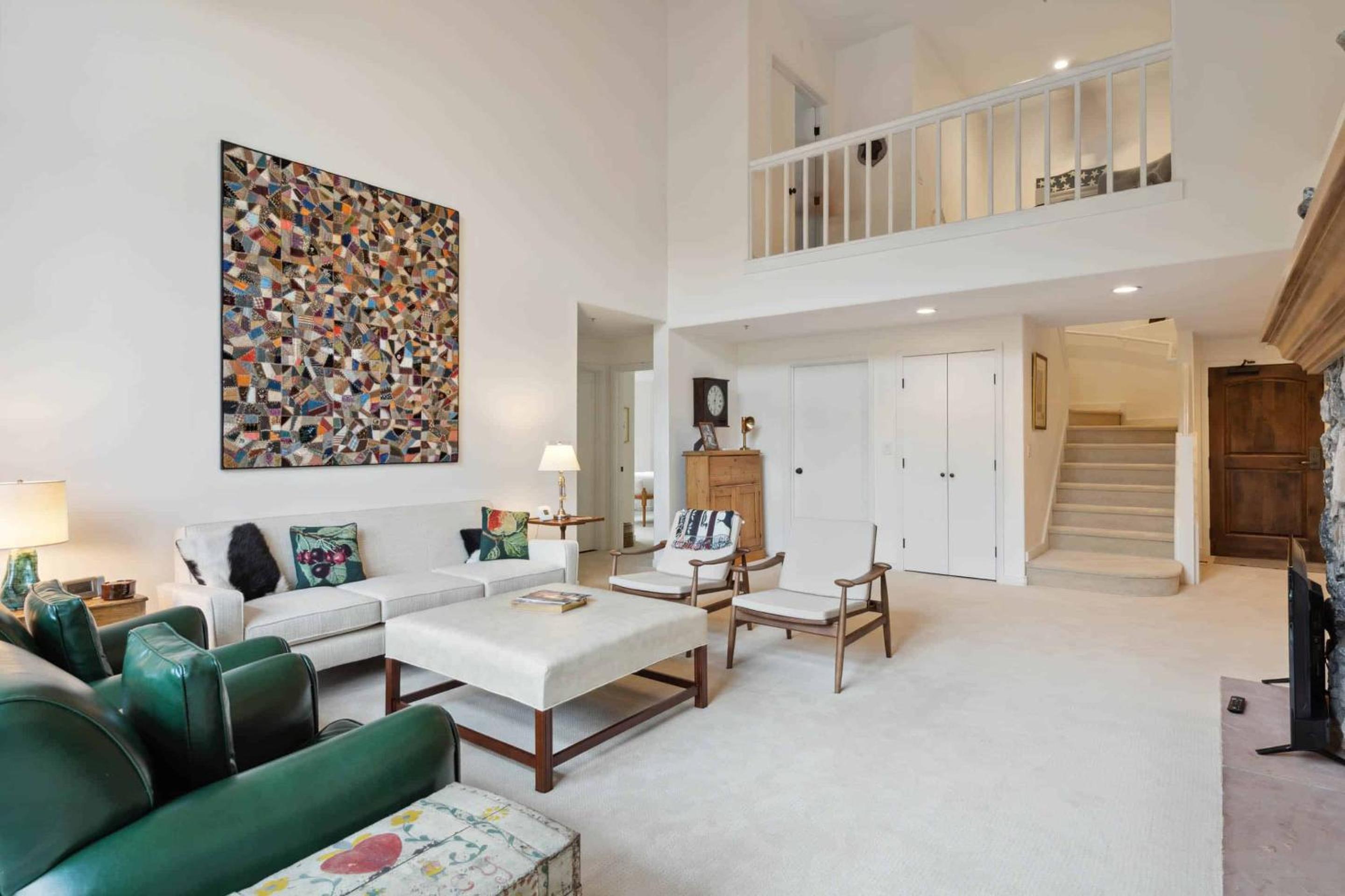 Three-Bedroom Apartment with Balcony photo 3