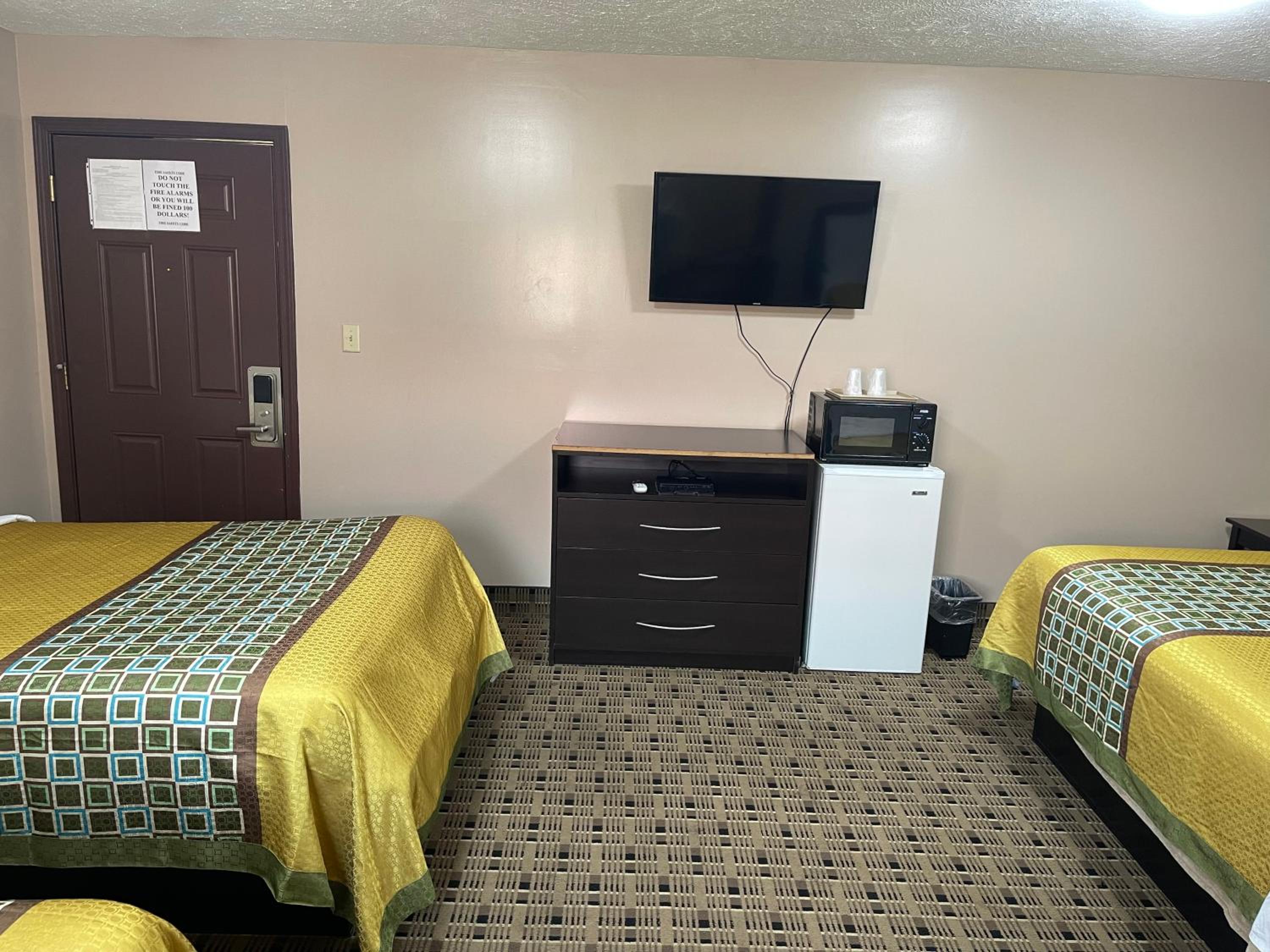 Economy Triple Room