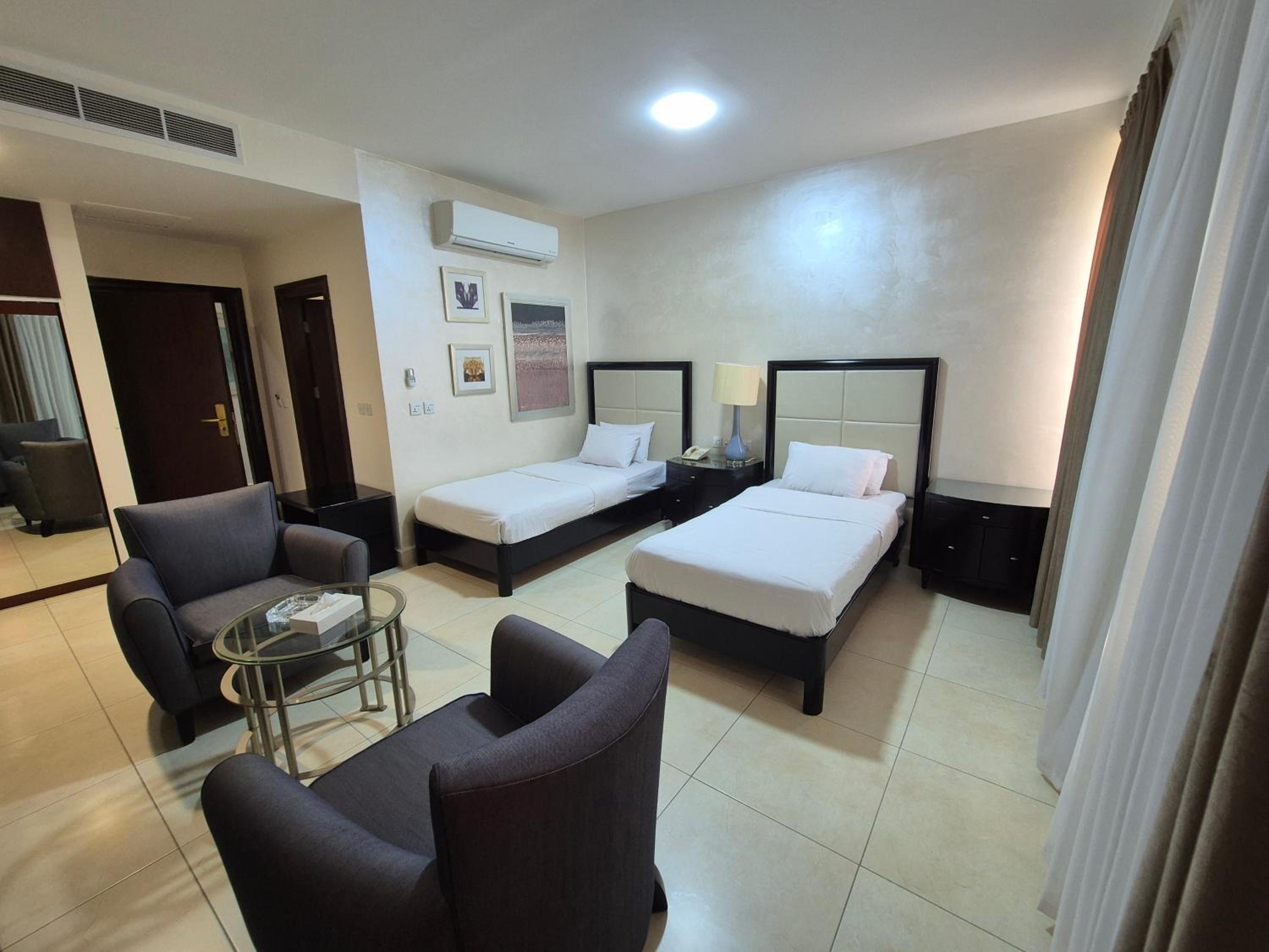 Deluxe Room - Photo 5