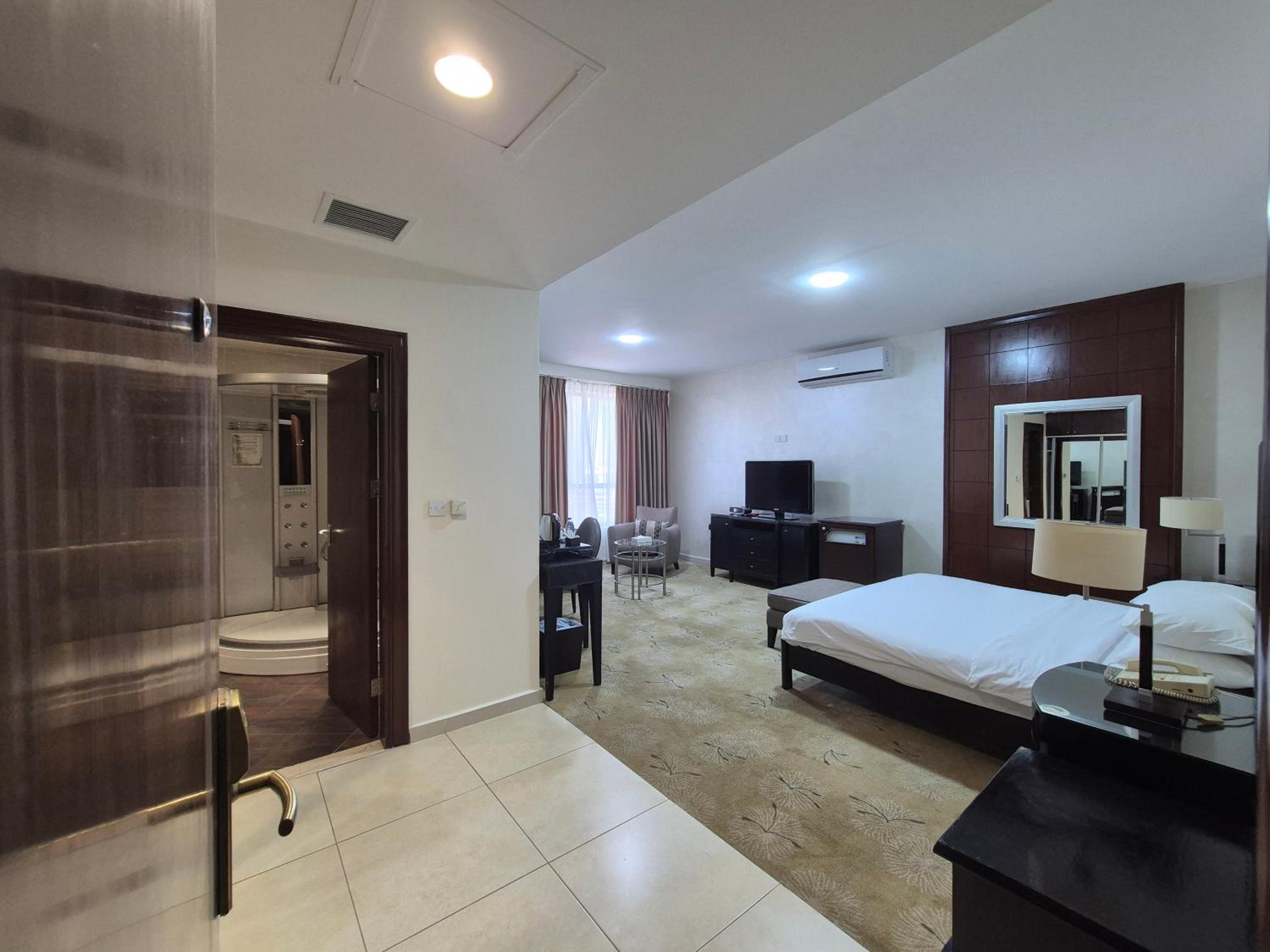 Deluxe Junior Suite - Photo 1