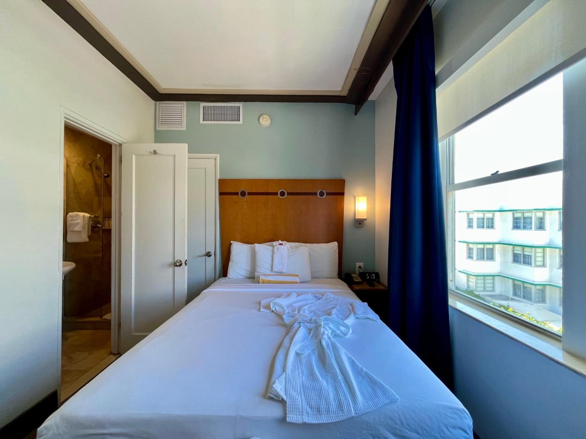 Double Room with Partial Ocean View, Non-Smoking