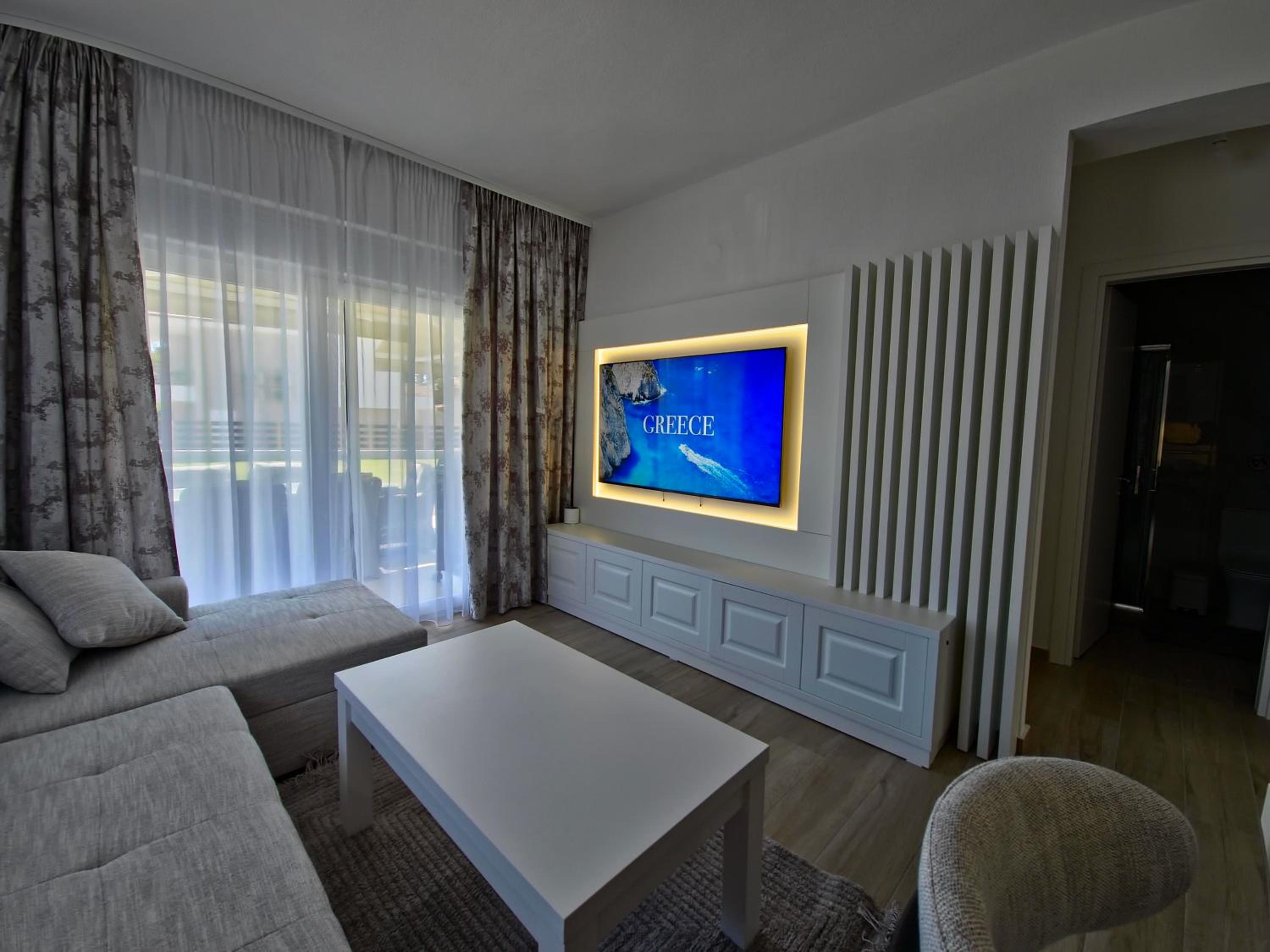 Two-Bedroom Deluxe Apartment with Garden View
