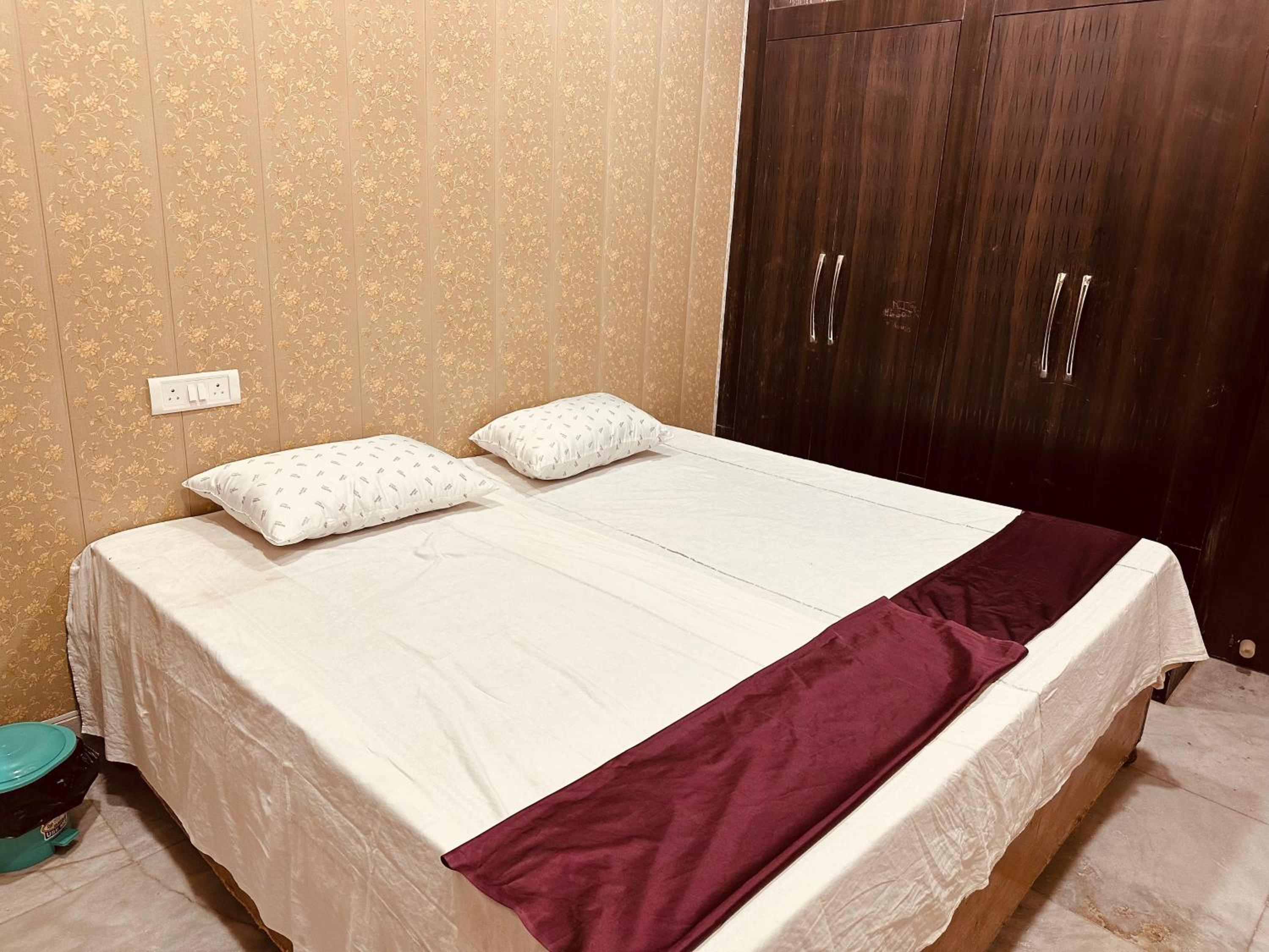 Deluxe Double Room (2 Adults + 1 Child) photo 3