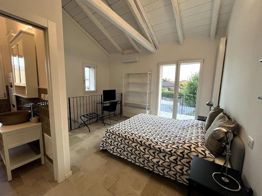 One-Bedroom House photo 1