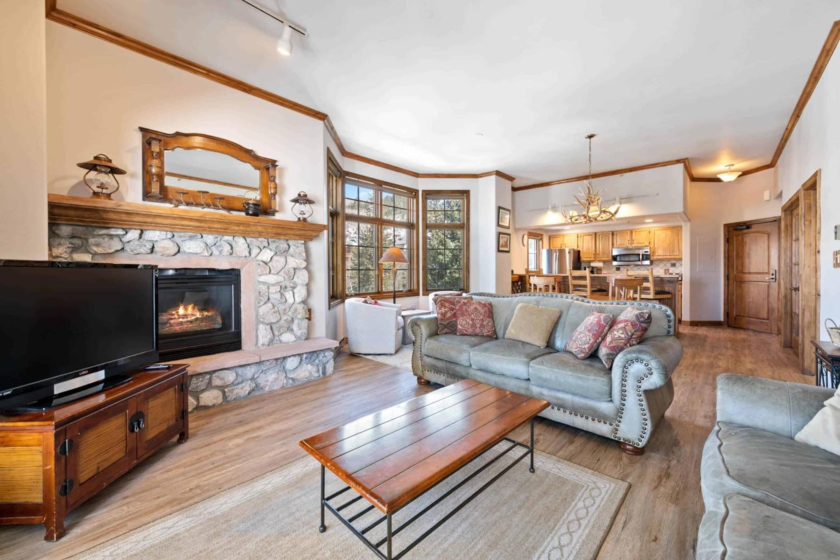 Two-Bedroom Apartment with Mountain View photo 1