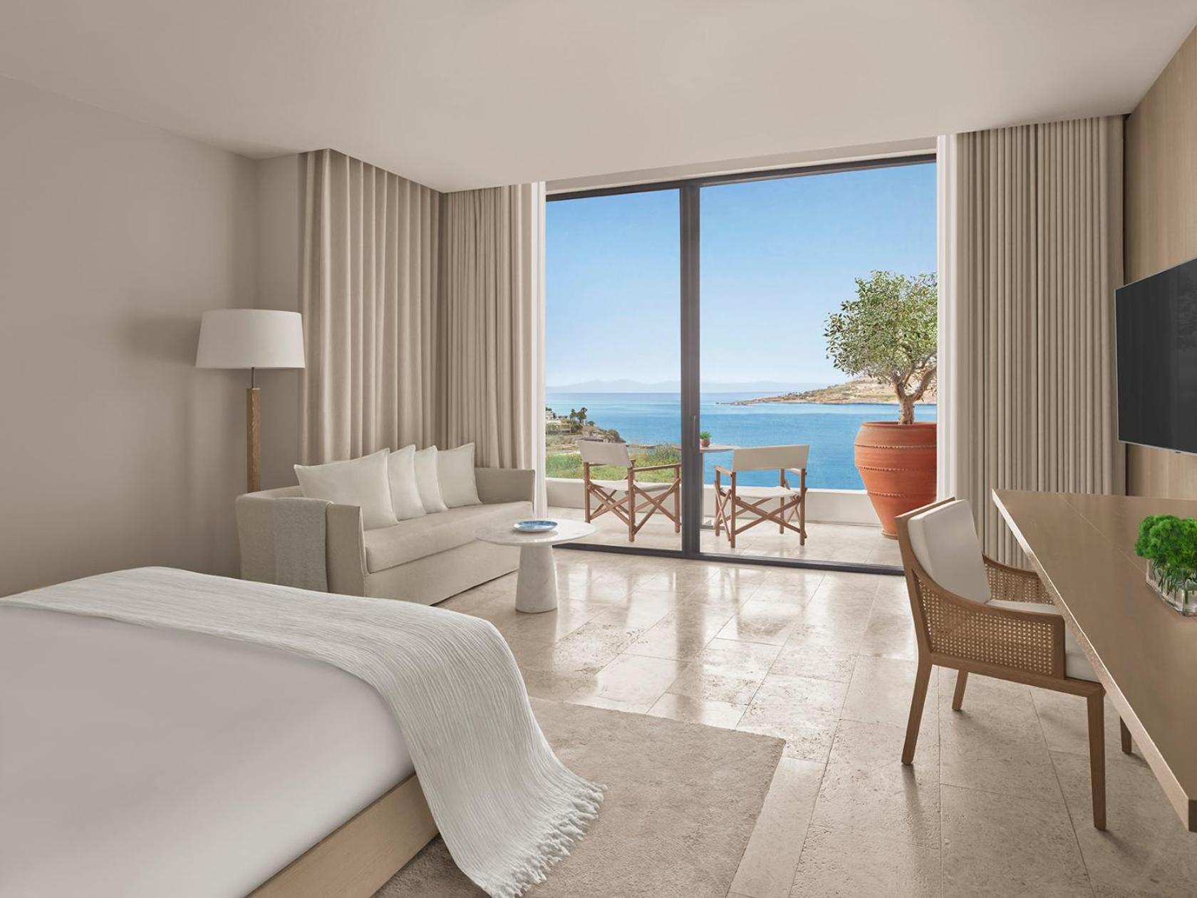 Premier King Room with Sea View and Balcony thumbnail 5