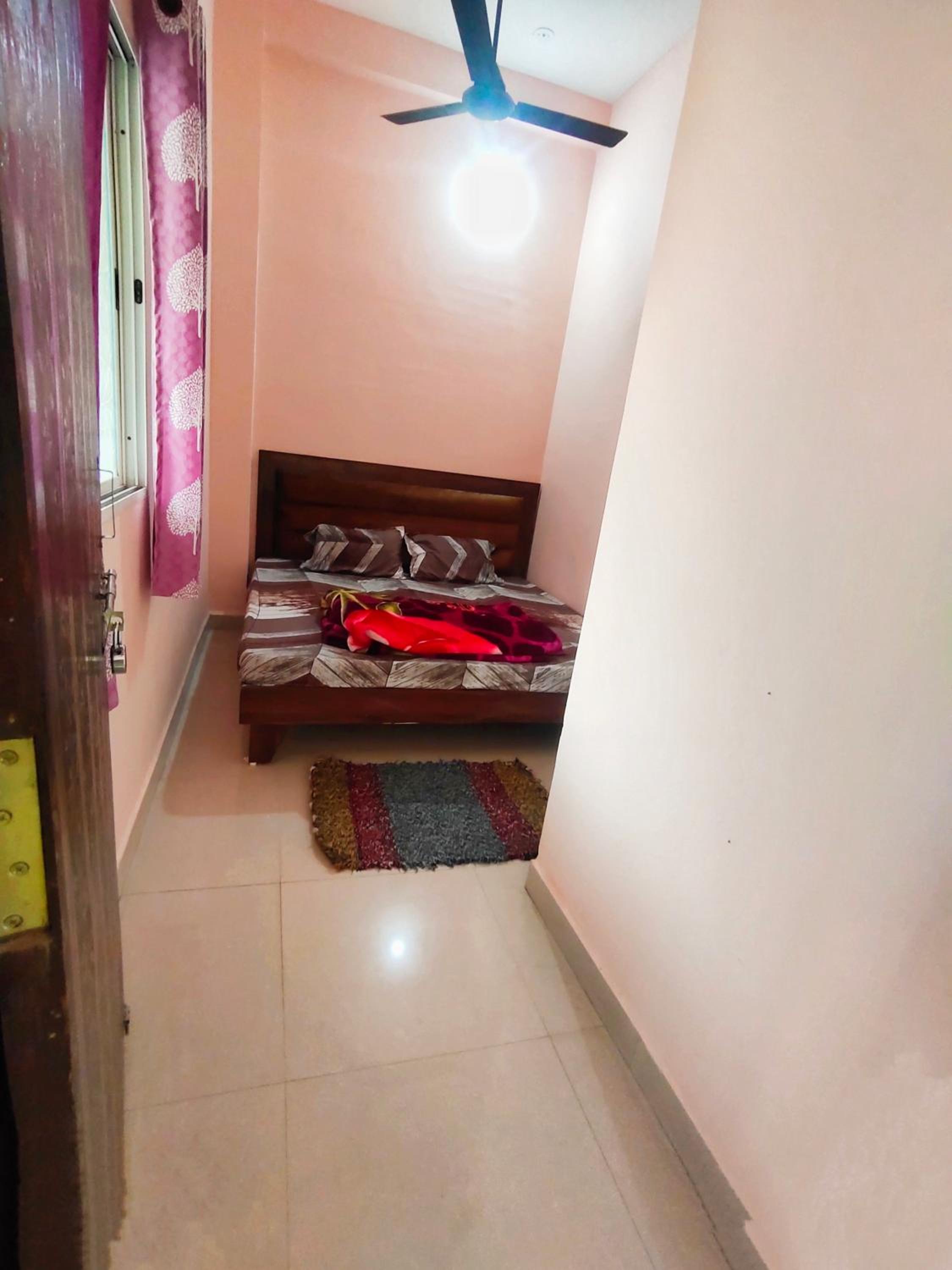 Budget Double Room photo 3