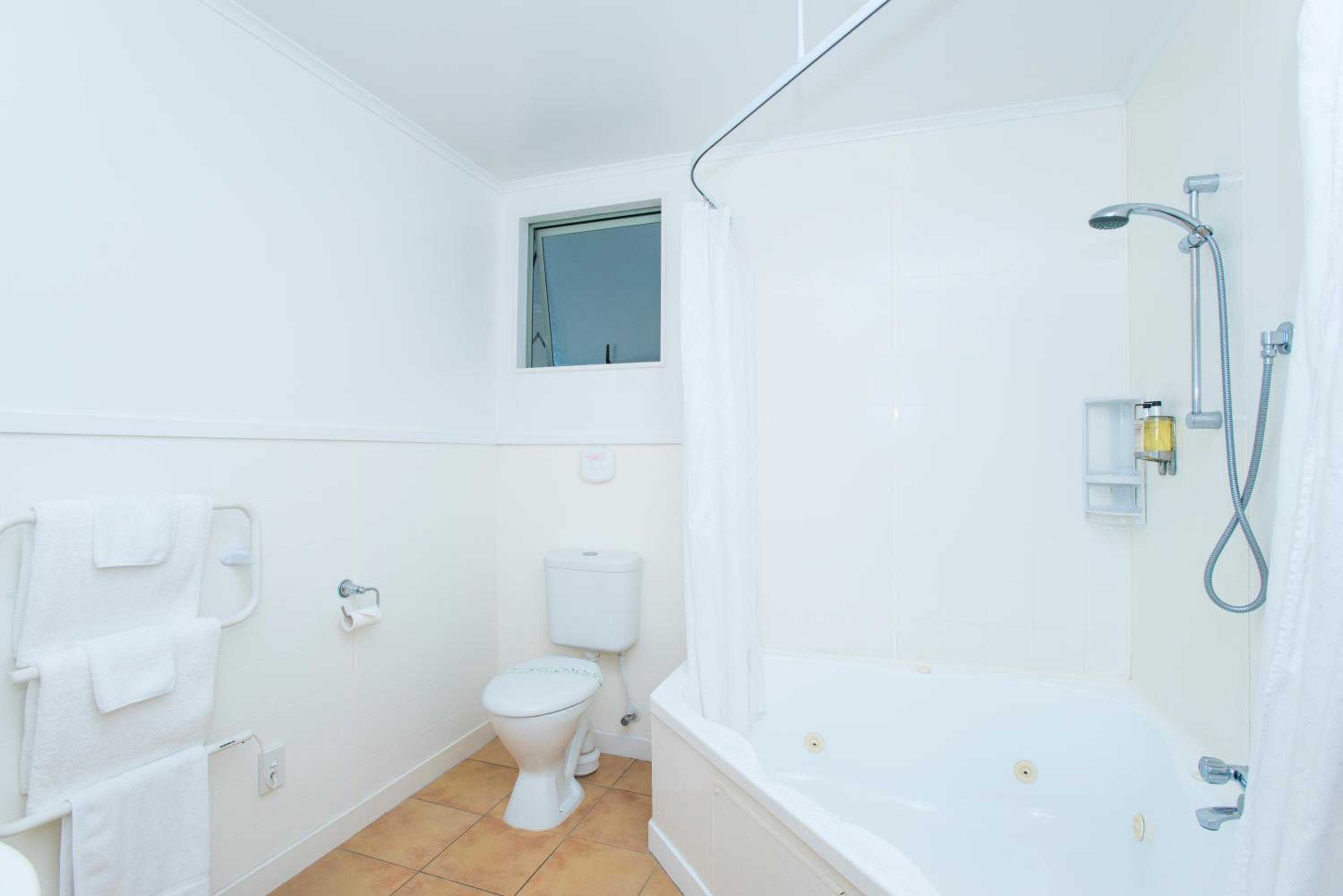Two-Bedroom Apartment - Photo 2