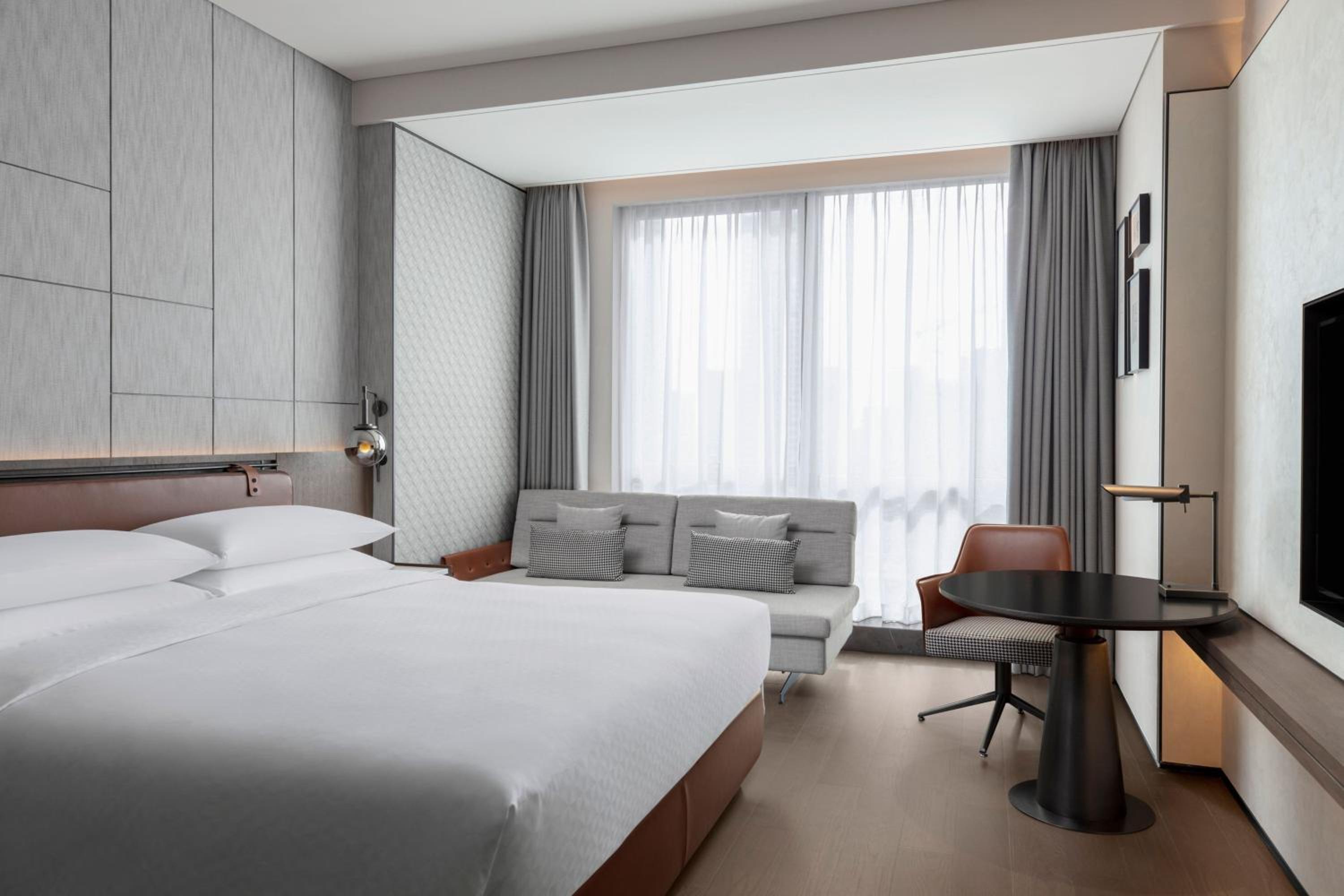 Collection, Guest room, 1 King, City view - Photo 2