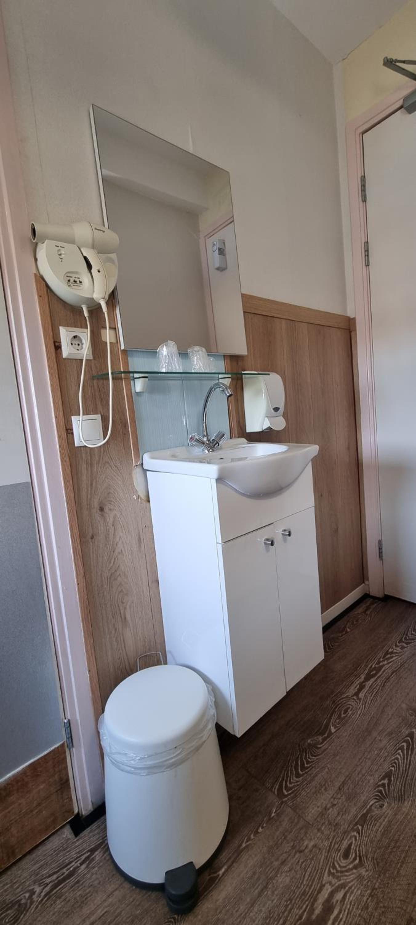 Small Single Room photo 2