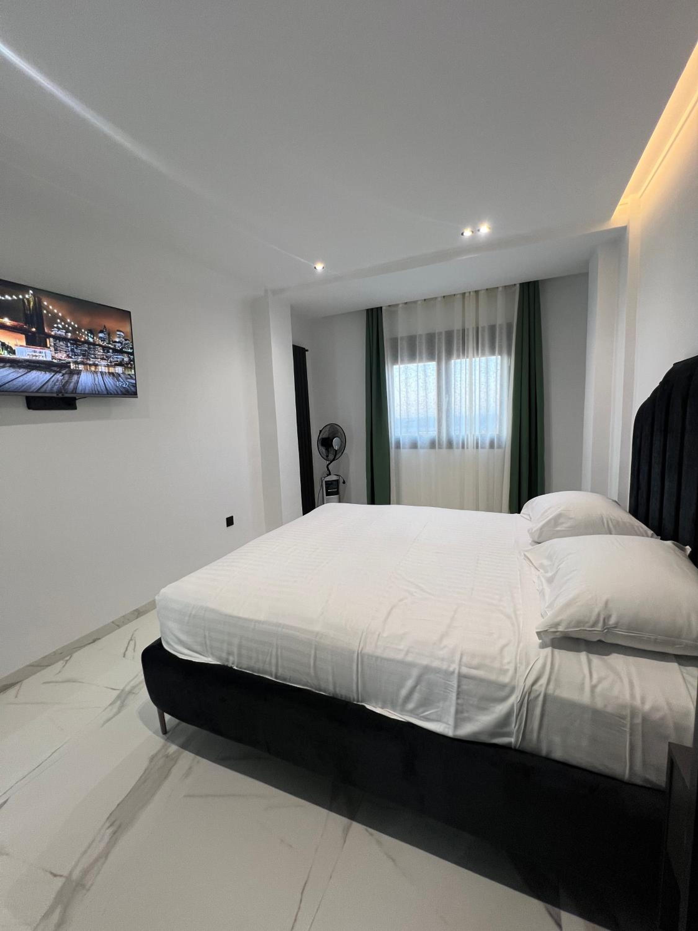 Two-Bedroom Apartment with Terrace and Sea View photo 2