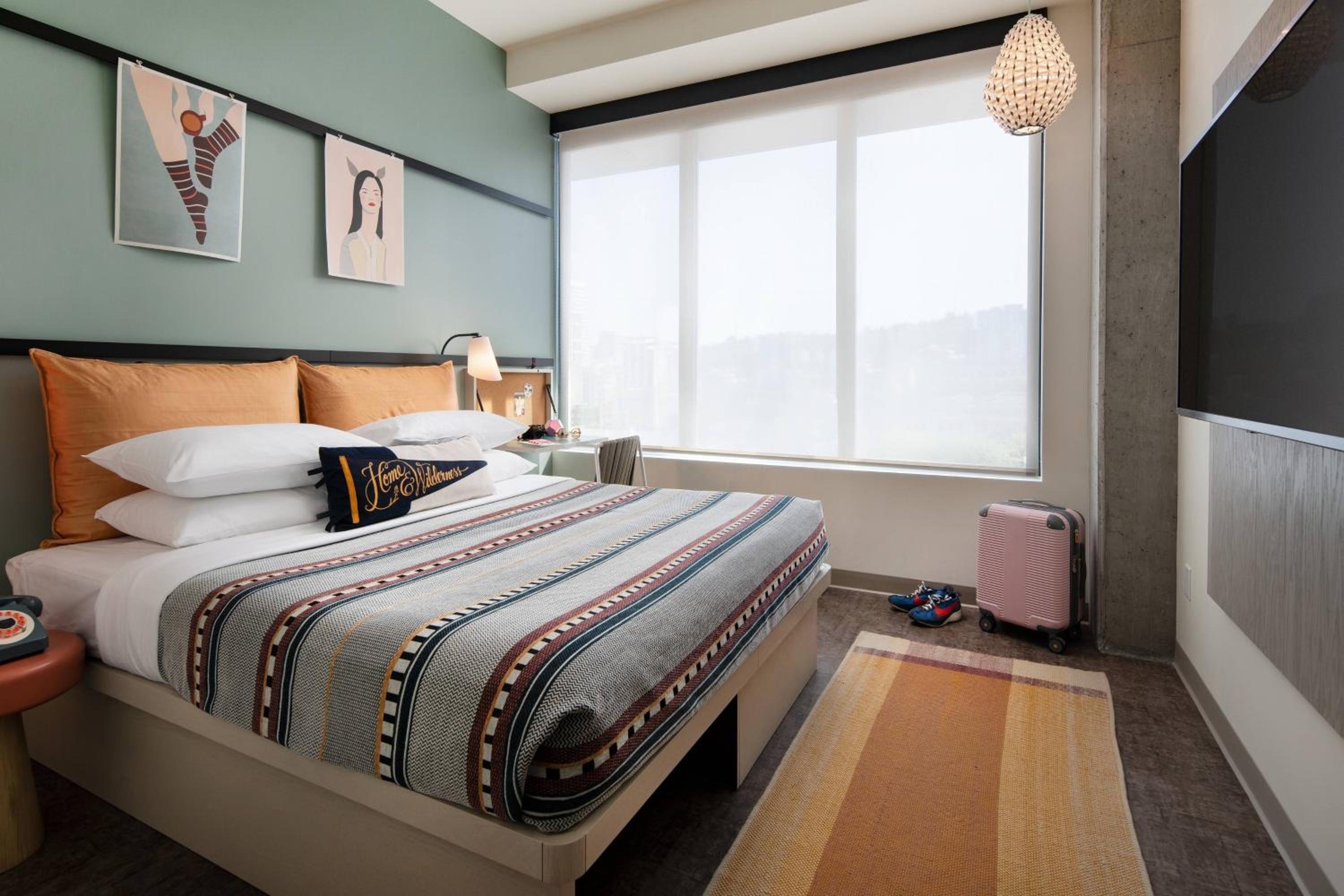 Cozy King Room - Hearing Accessible - Photo 2