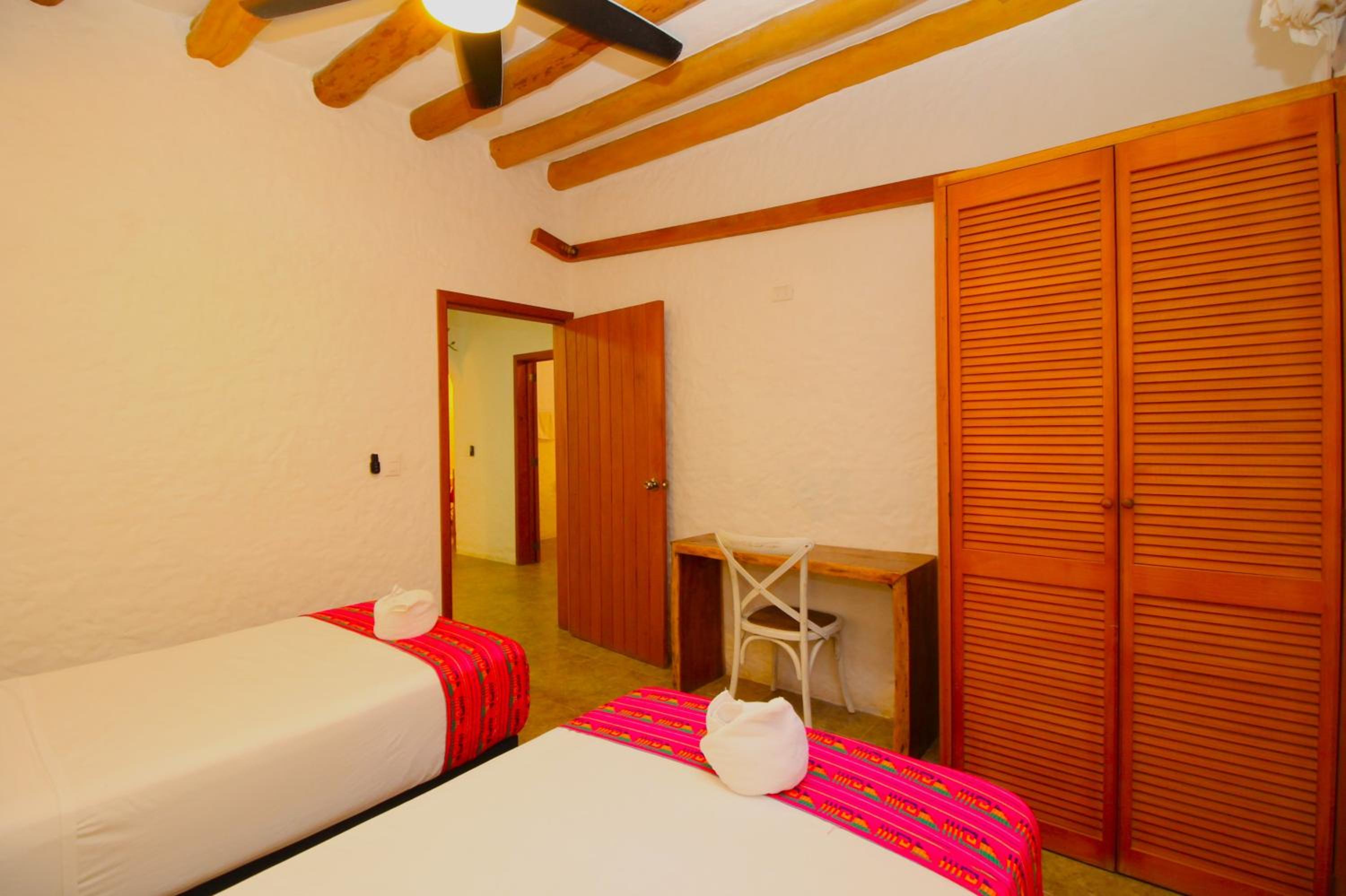 Deluxe Family Room - Photo 11