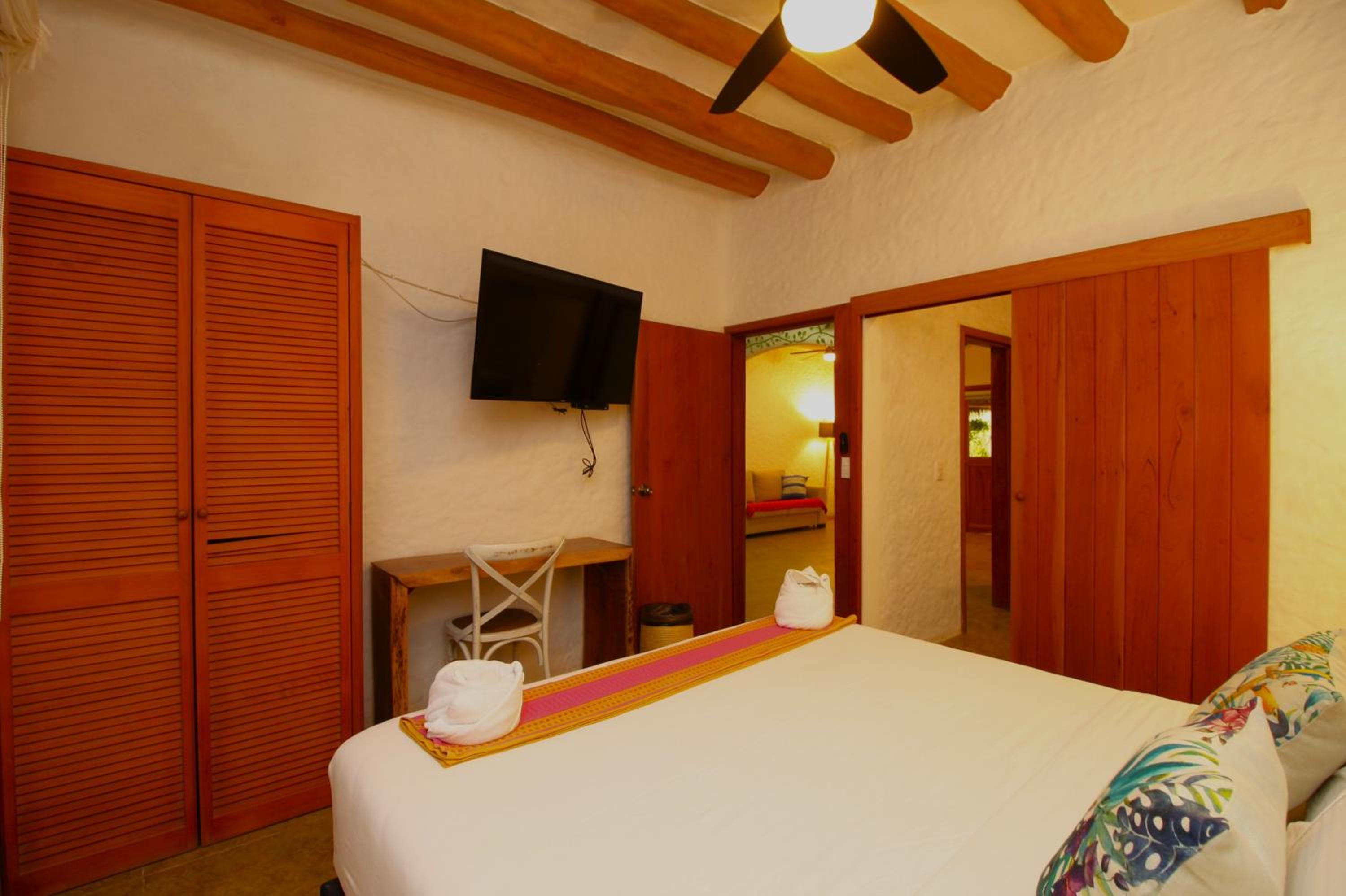 Deluxe Family Room - Photo 7