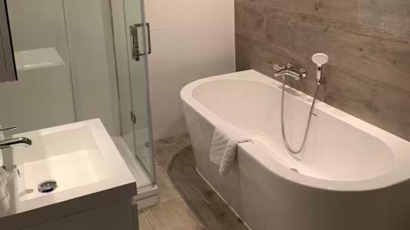 Deluxe Double Room with Bath photo 3