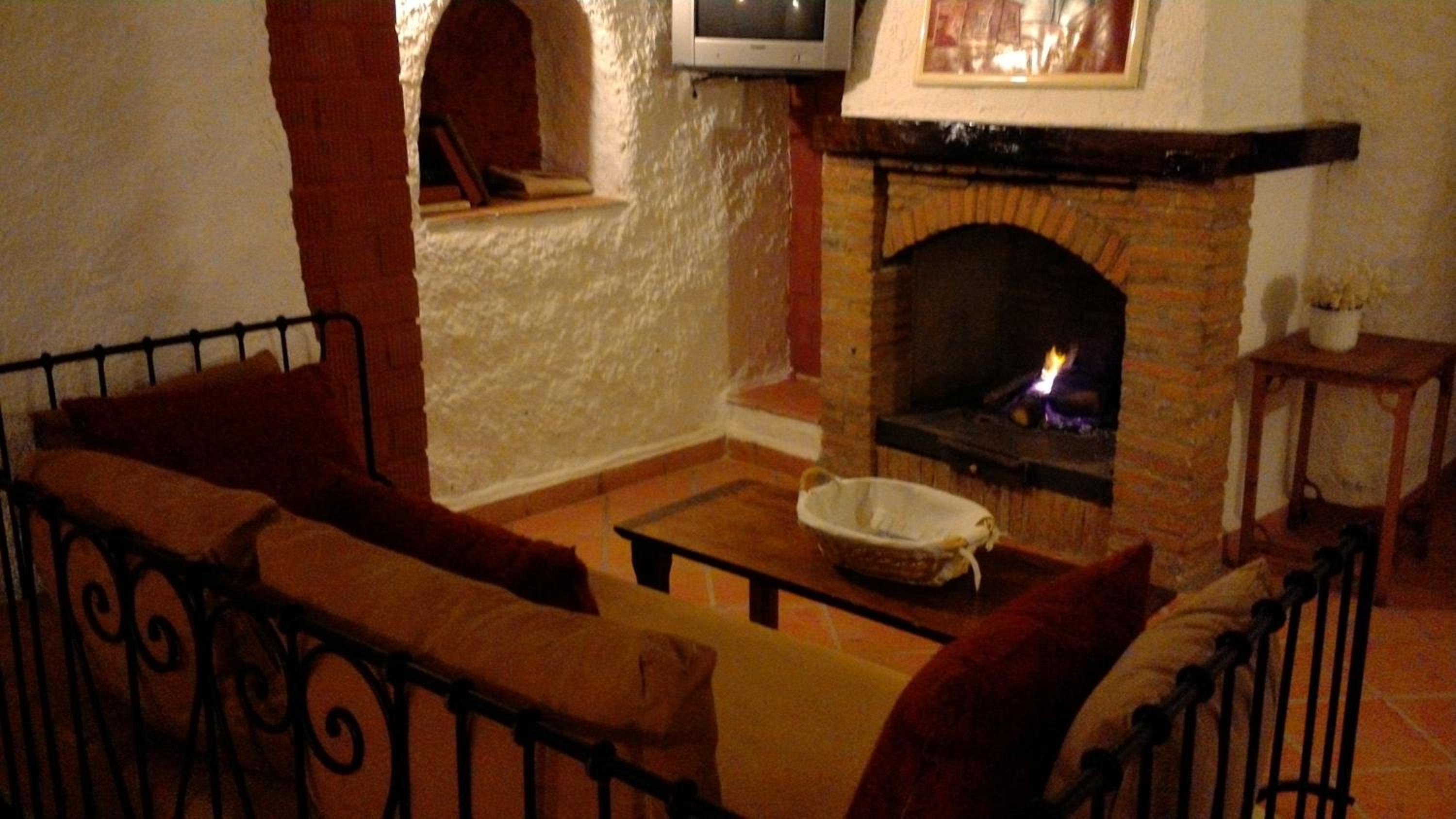 Superior Cave with Hot tub - Photo 29