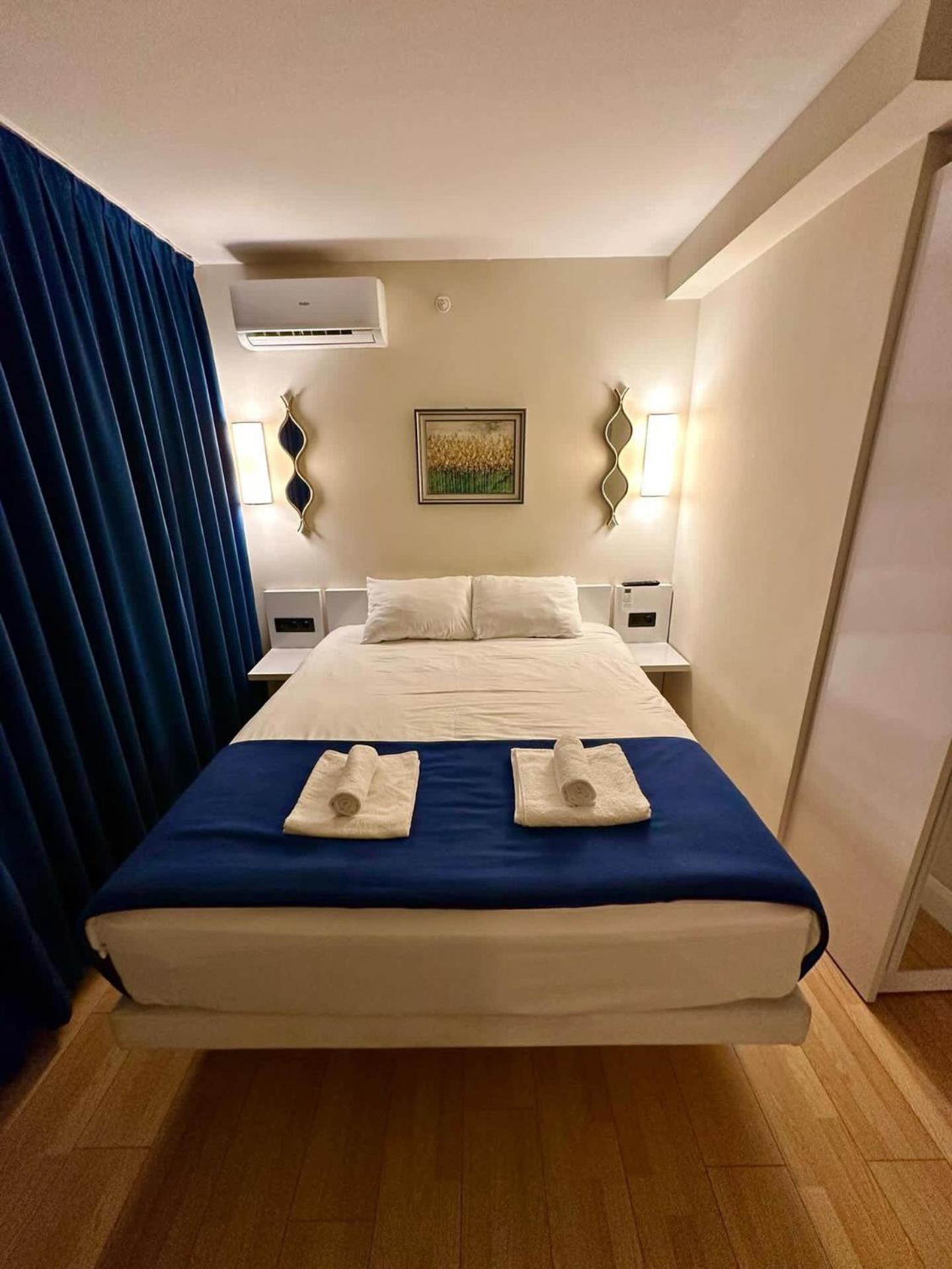 One-Bedroom Apartment with Sea View
