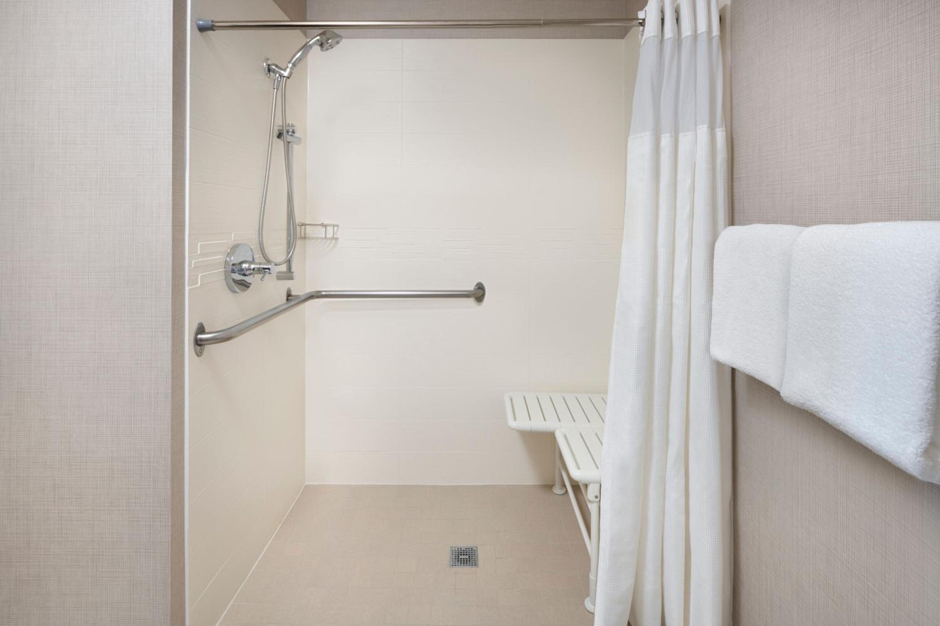 Two-Bedroom Suite with Two Queen Beds - Photo 6