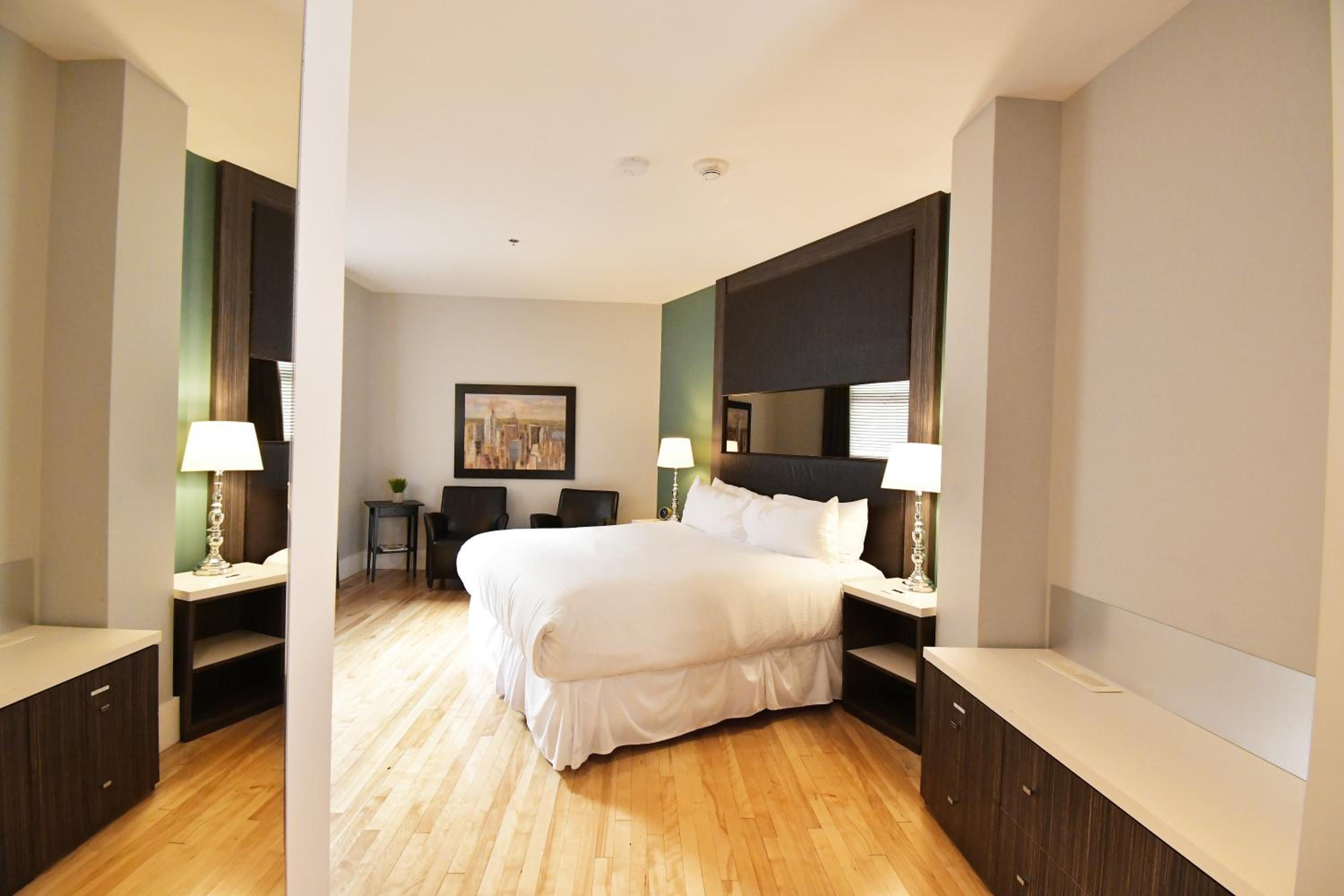 Deluxe King Room